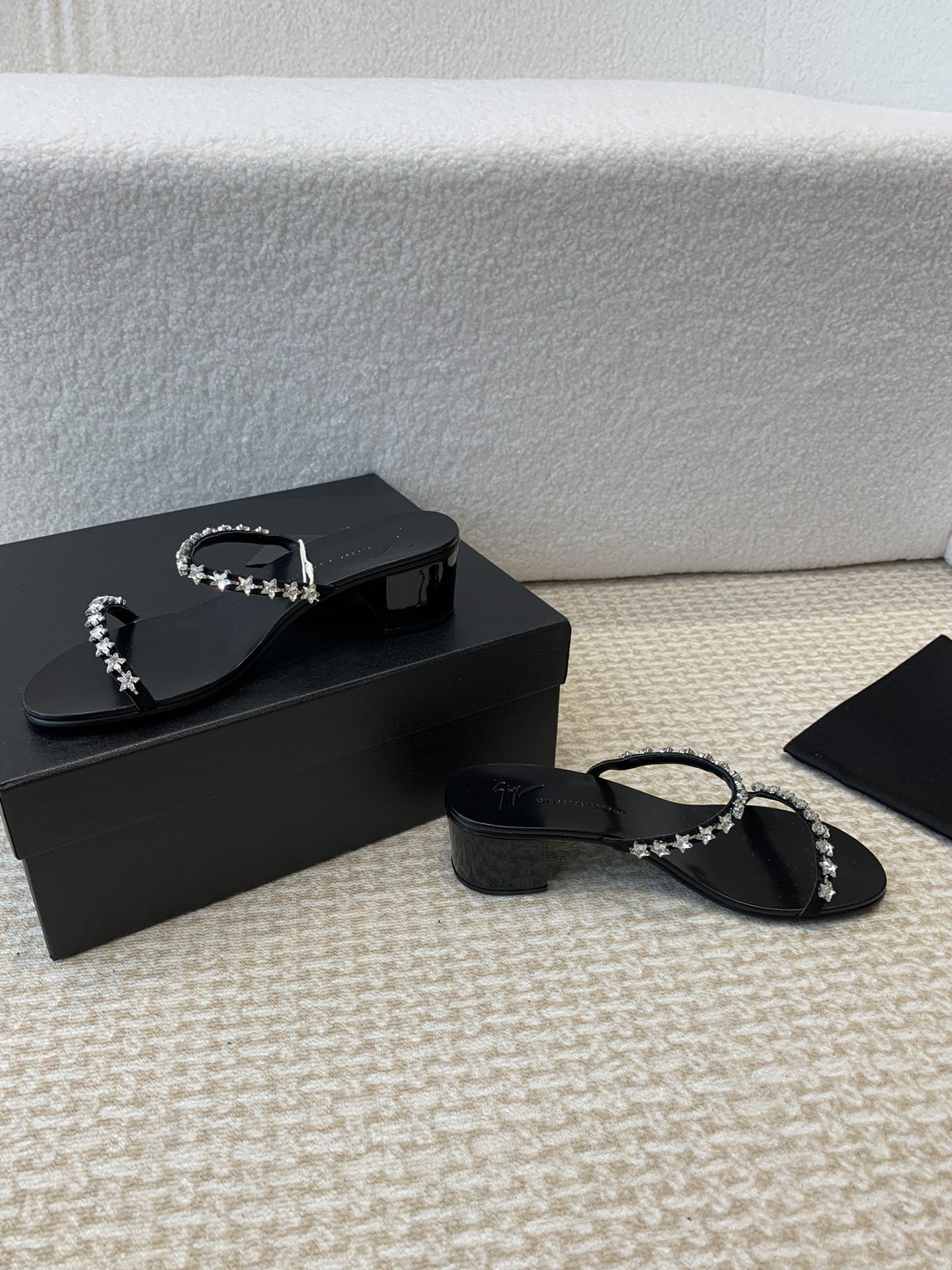 Unknown GIUSEPPE ZANOTTI GZ 这‮鞋双‬的水钻贵到怀疑人生