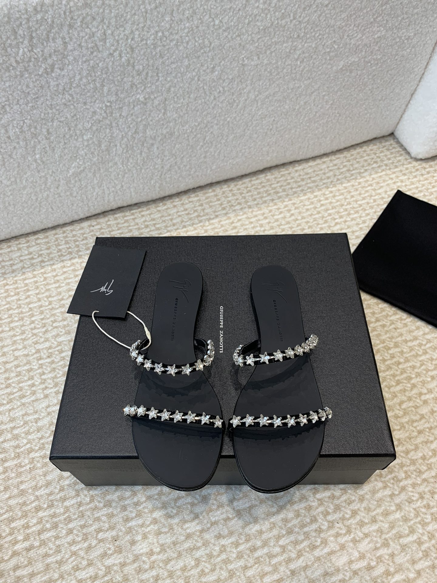 Unknown GIUSEPPE ZANOTTI GZ 这‮鞋双‬的水钻贵到怀疑人生