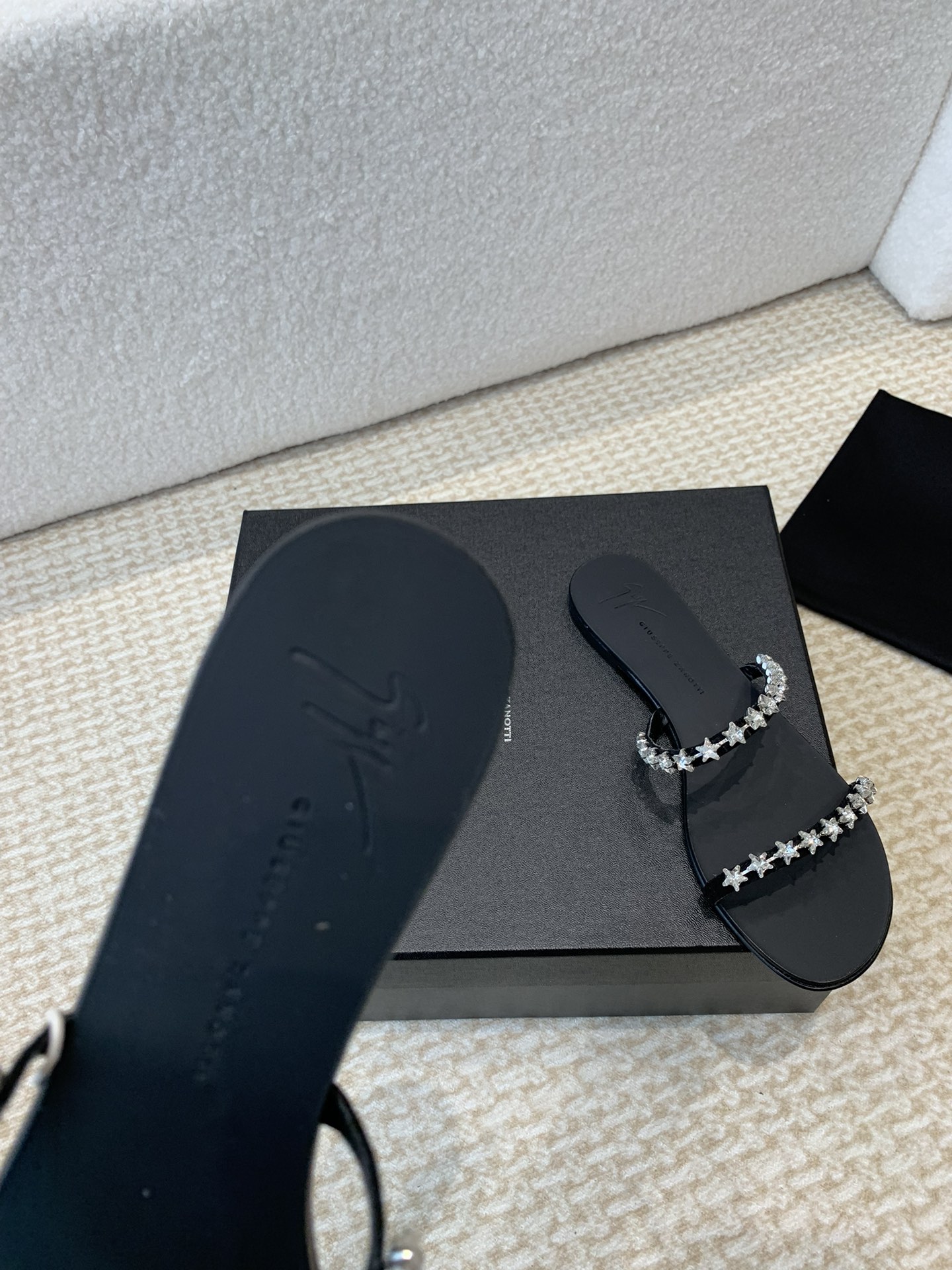 Unknown GIUSEPPE ZANOTTI GZ 这‮鞋双‬的水钻贵到怀疑人生