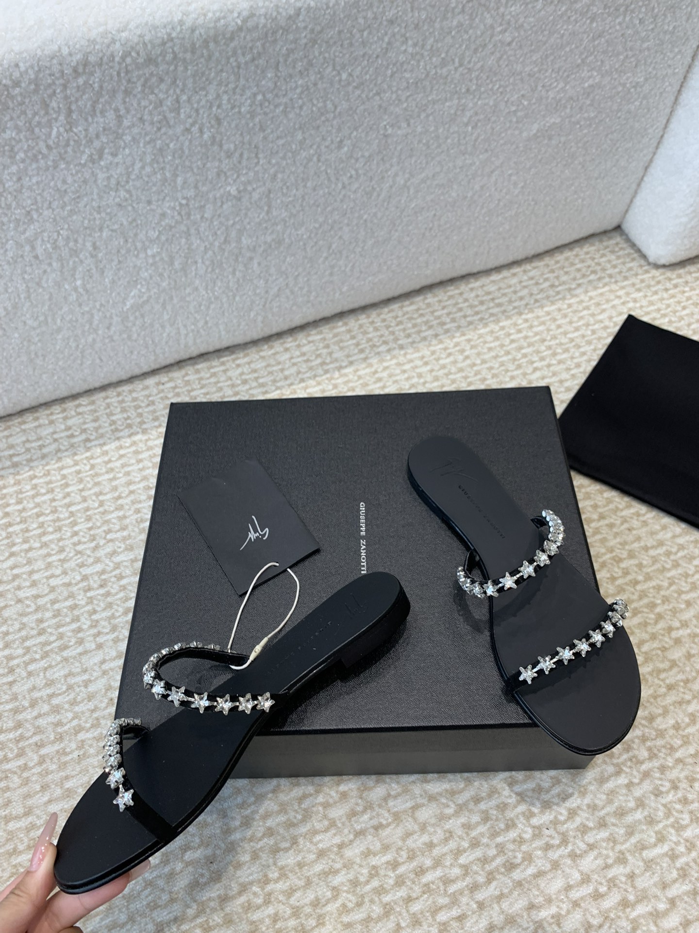 Unknown GIUSEPPE ZANOTTI GZ 这‮鞋双‬的水钻贵到怀疑人生