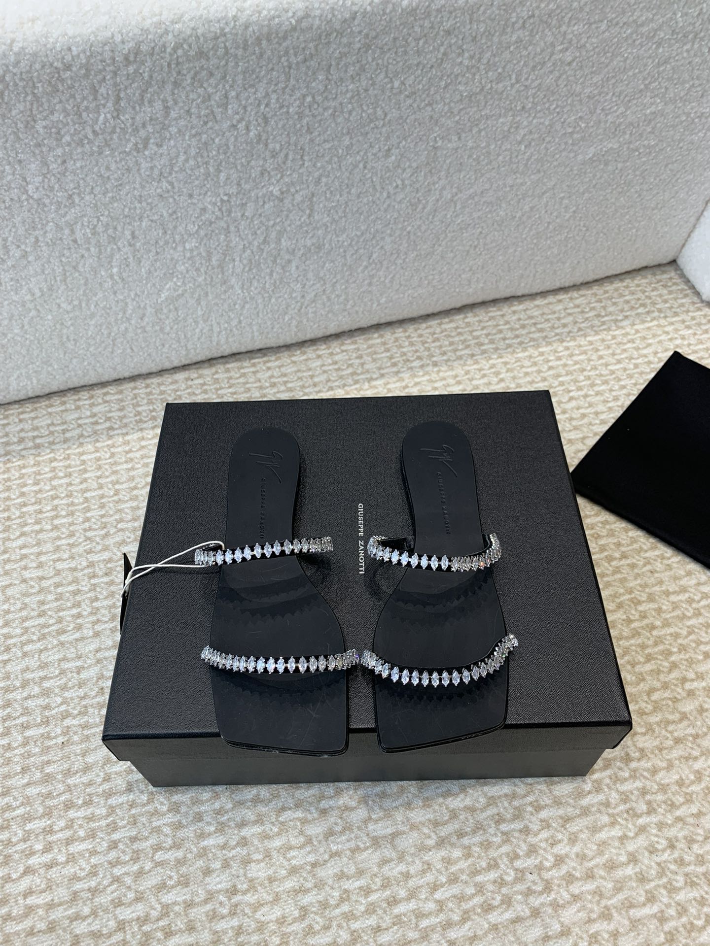 Unknown GIUSEPPE ZANOTTI GZ 这‮鞋双‬的水钻贵到怀疑人生