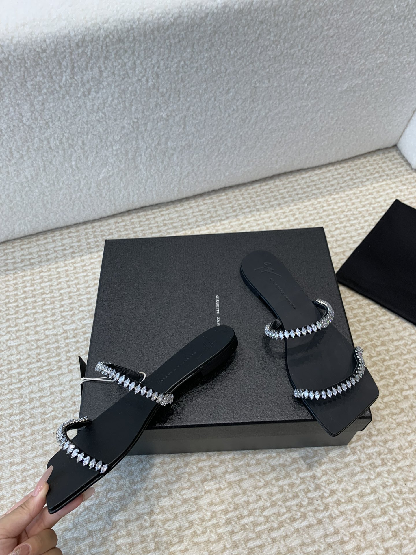 Unknown GIUSEPPE ZANOTTI GZ 这‮鞋双‬的水钻贵到怀疑人生