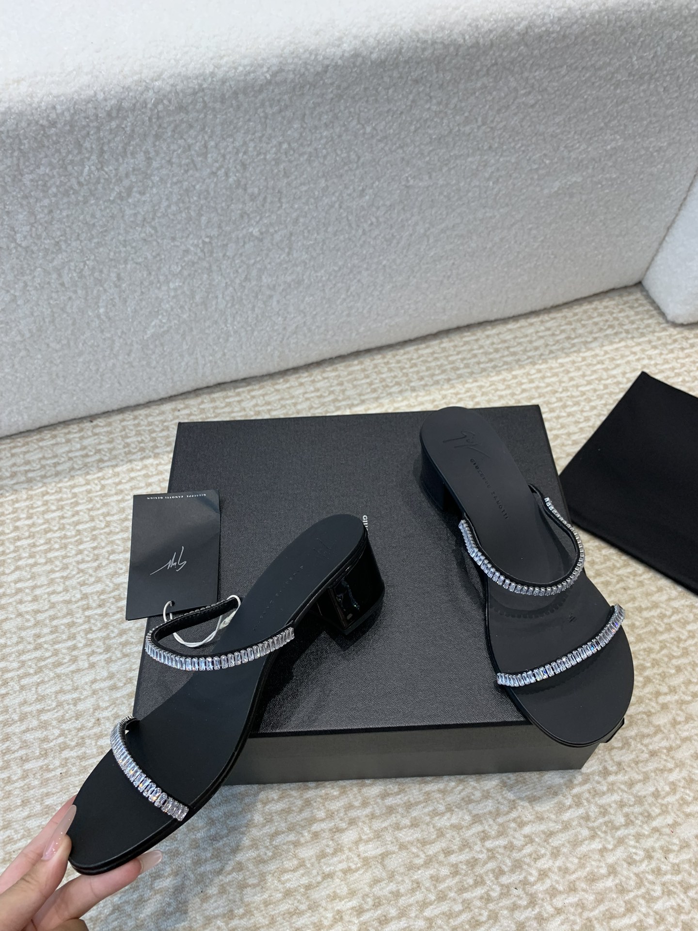Unknown GIUSEPPE ZANOTTI GZ 这‮鞋双‬的水钻贵到怀疑人生