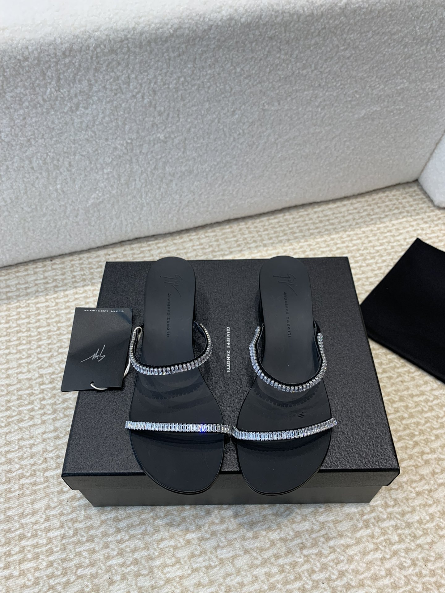 Unknown GIUSEPPE ZANOTTI GZ 这‮鞋双‬的水钻贵到怀疑人生
