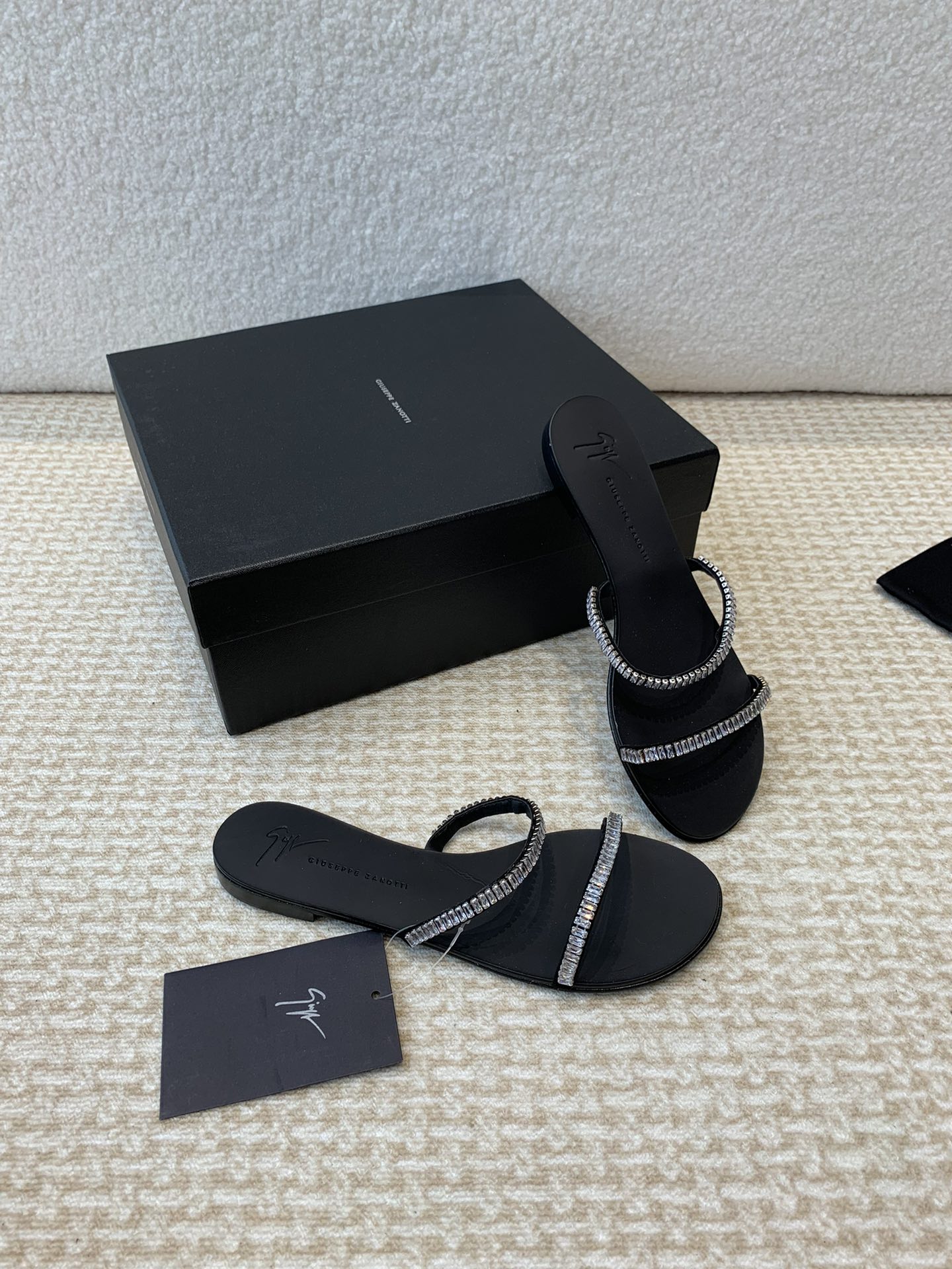Unknown GIUSEPPE ZANOTTI GZ 这‮鞋双‬的水钻贵到怀疑人生