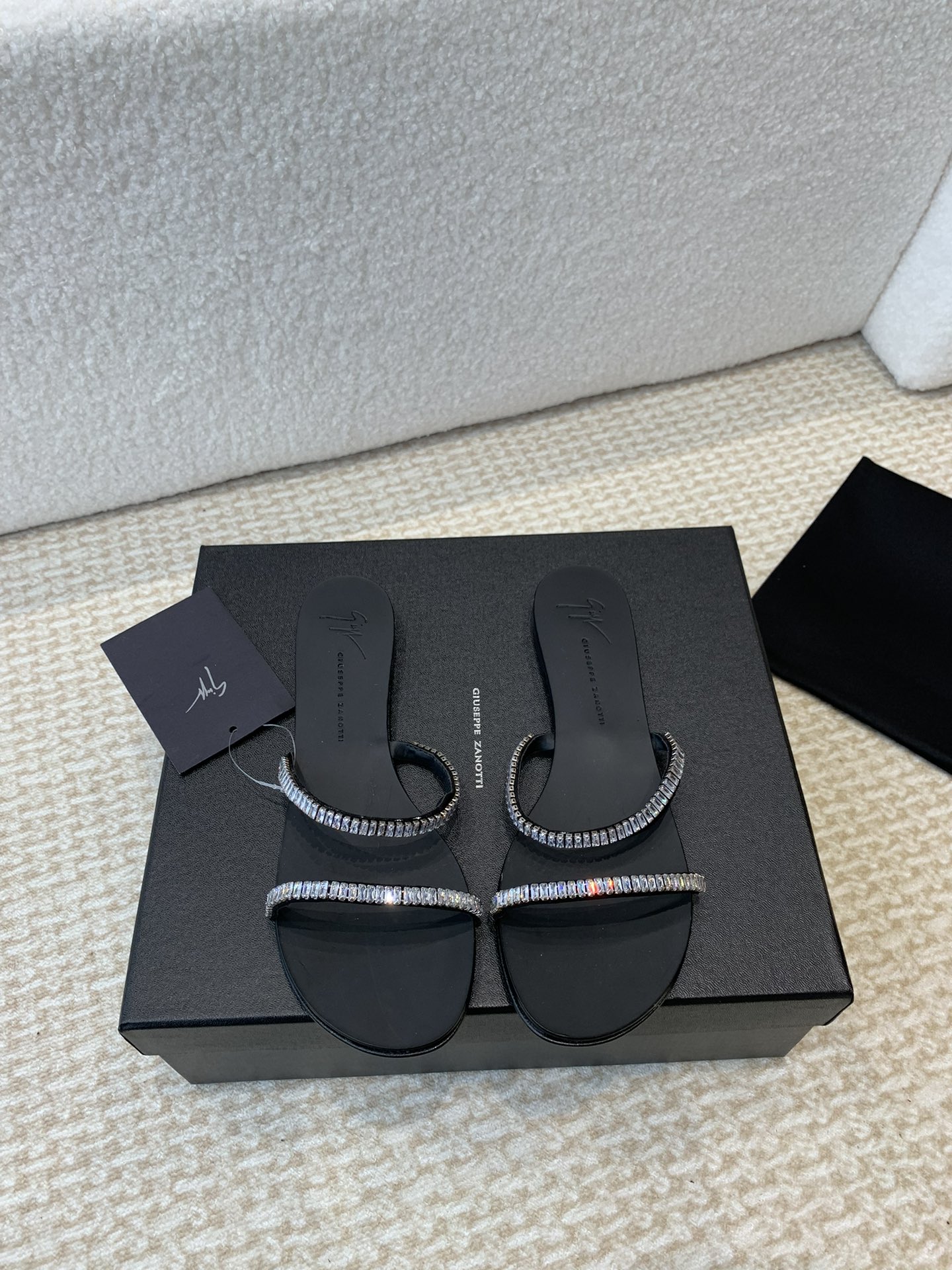 Unknown GIUSEPPE ZANOTTI GZ 这‮鞋双‬的水钻贵到怀疑人生