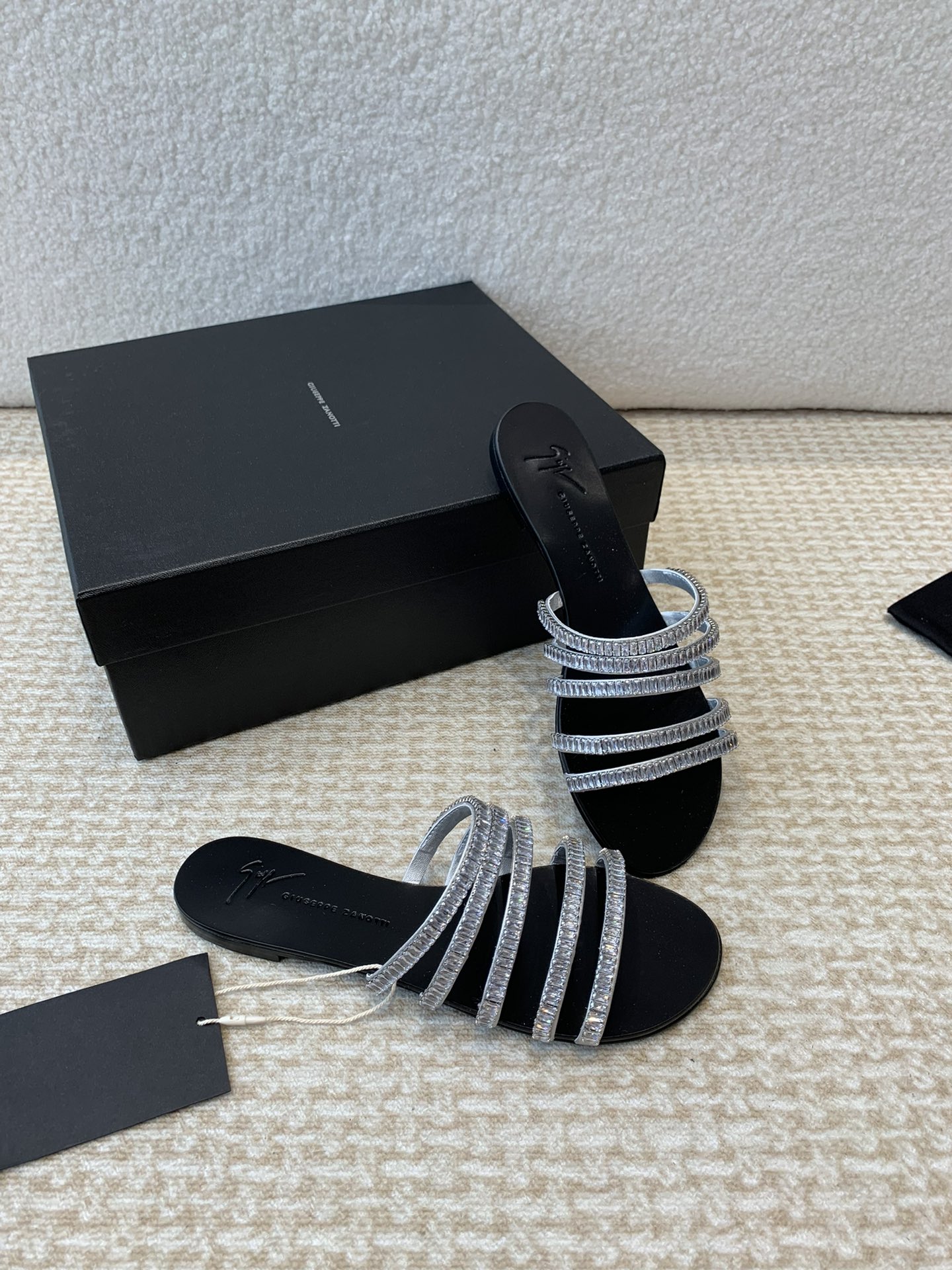 Unknown GIUSEPPE ZANOTTI GZ 这‮鞋双‬的水钻贵到怀疑人生