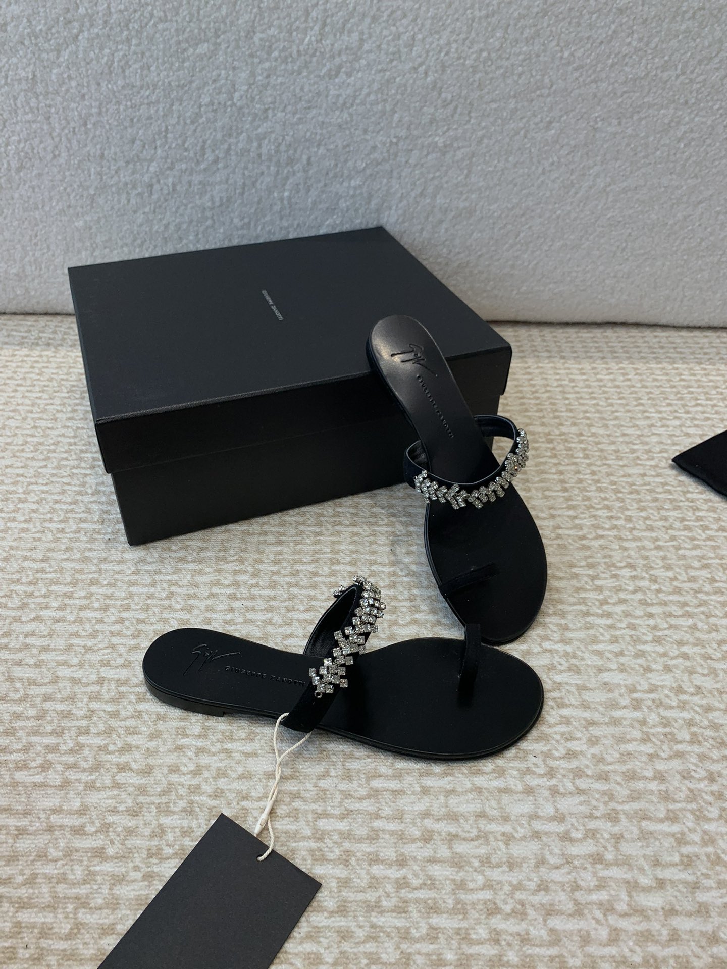 Unknown GIUSEPPE ZANOTTI GZ 这‮鞋双‬的水钻贵到怀疑人生