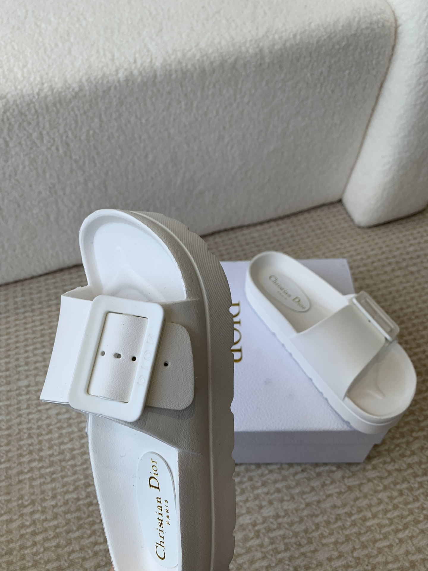 Dior Dior 迪奥 24ss 夏季新款 沙滩拖鞋 夏季到海边度假的最佳选择