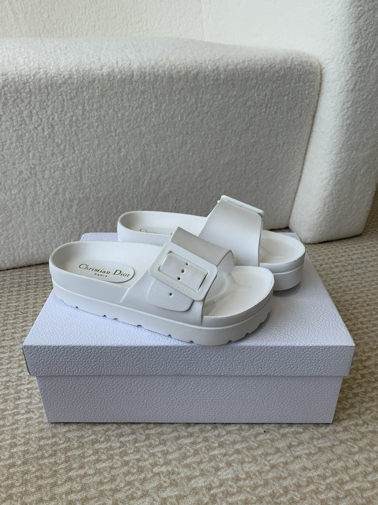 Dior Dior 迪奥 24ss 夏季新款 沙滩拖鞋 夏季到海边度假的最佳选择