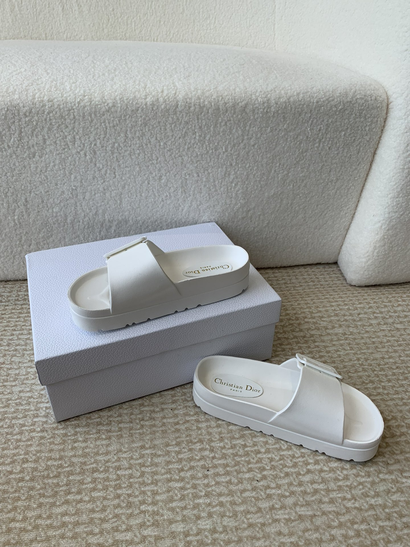 Dior Dior 迪奥 24ss 夏季新款 沙滩拖鞋 夏季到海边度假的最佳选择