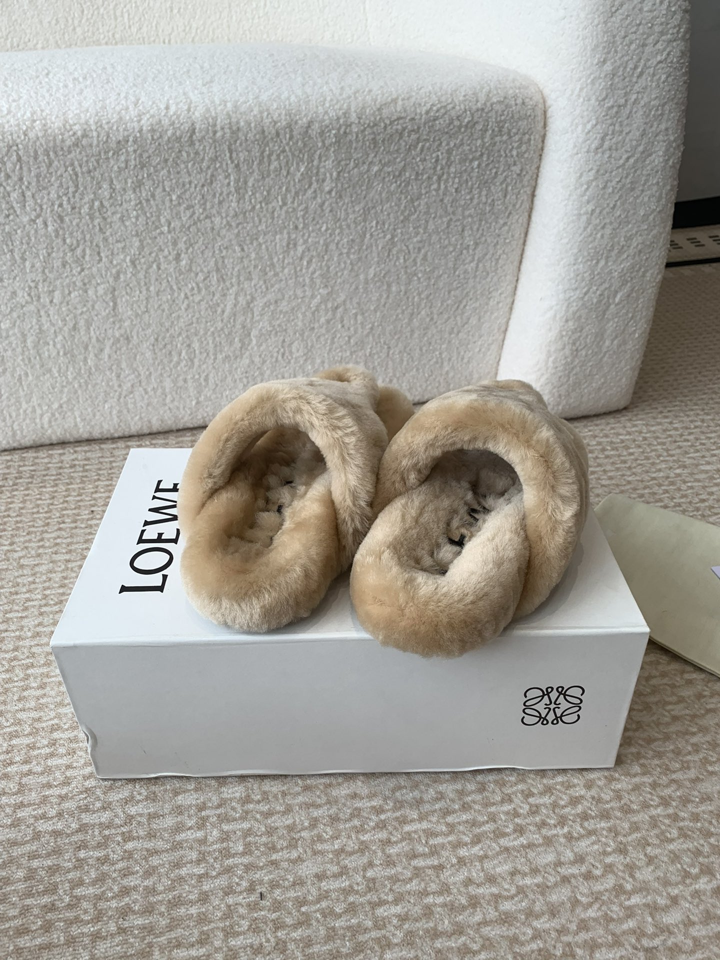Loewe 罗意威 LOEWE2024开秋新款 毛拖鞋 Ease三连花瓣头 全皮包裹博肯鞋