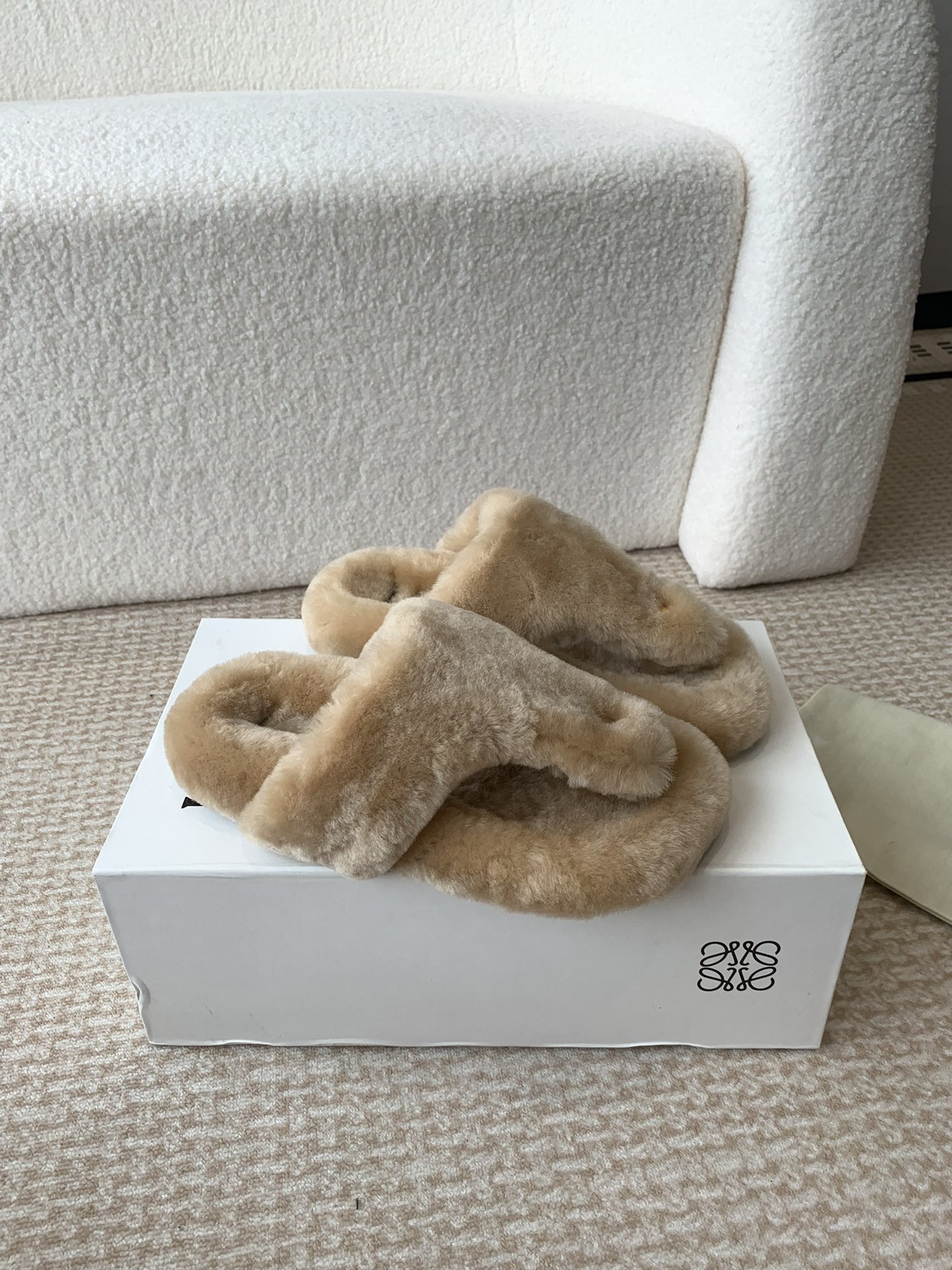 Loewe 罗意威 LOEWE2024开秋新款 毛拖鞋 Ease三连花瓣头 全皮包裹博肯鞋