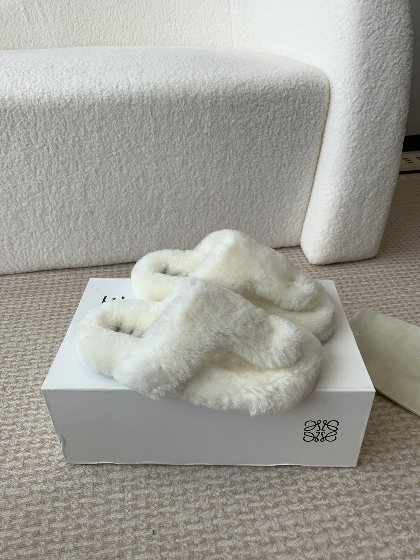 Loewe 罗意威 LOEWE2024开秋新款 毛拖鞋 Ease三连花瓣头 全皮包裹博肯鞋