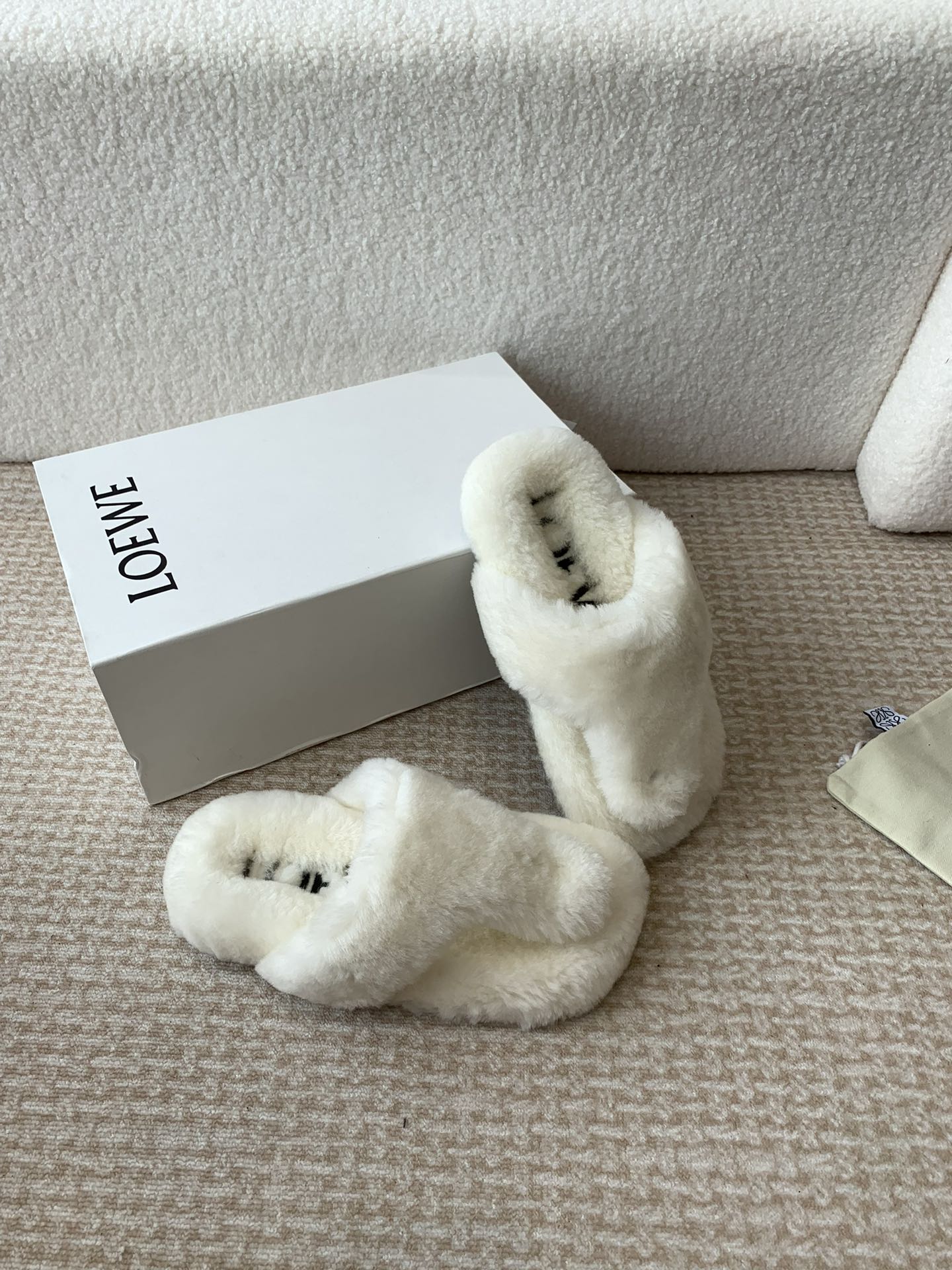 Loewe 罗意威 LOEWE2024开秋新款 毛拖鞋 Ease三连花瓣头 全皮包裹博肯鞋