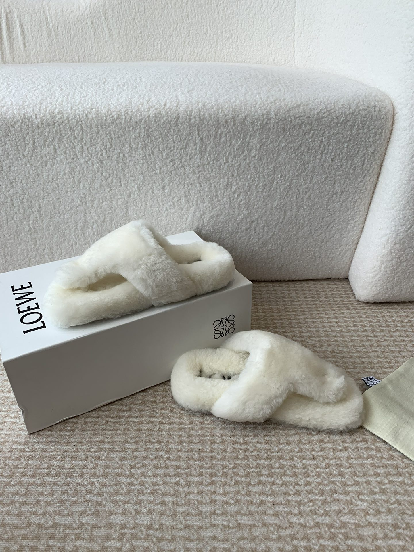 Loewe 罗意威 LOEWE2024开秋新款 毛拖鞋 Ease三连花瓣头 全皮包裹博肯鞋