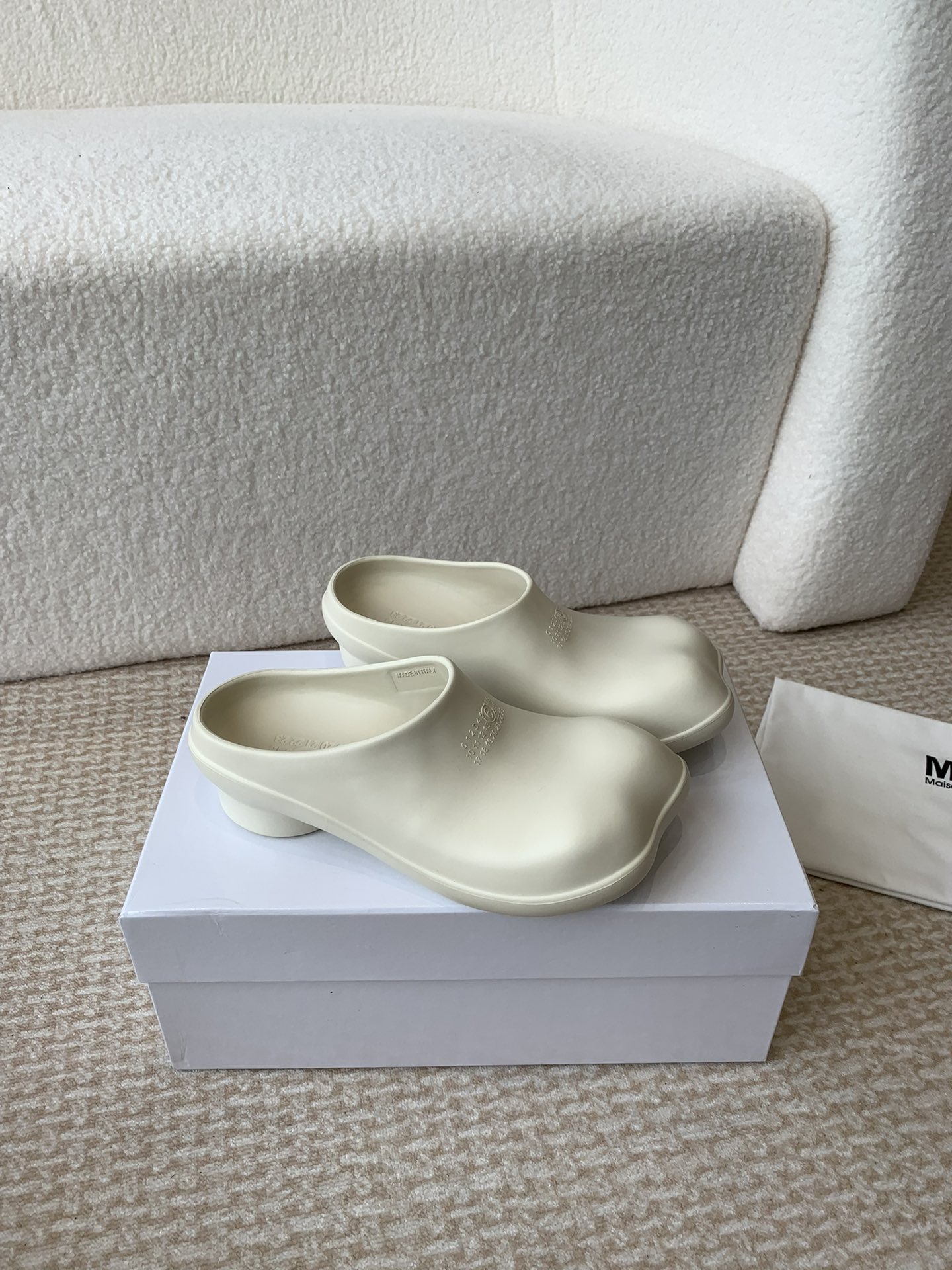Maison Margiela MaisonMargiela 马吉拉 MM6 24ss 新款苹果头 云朵拖鞋 最新小6子 拖鞋