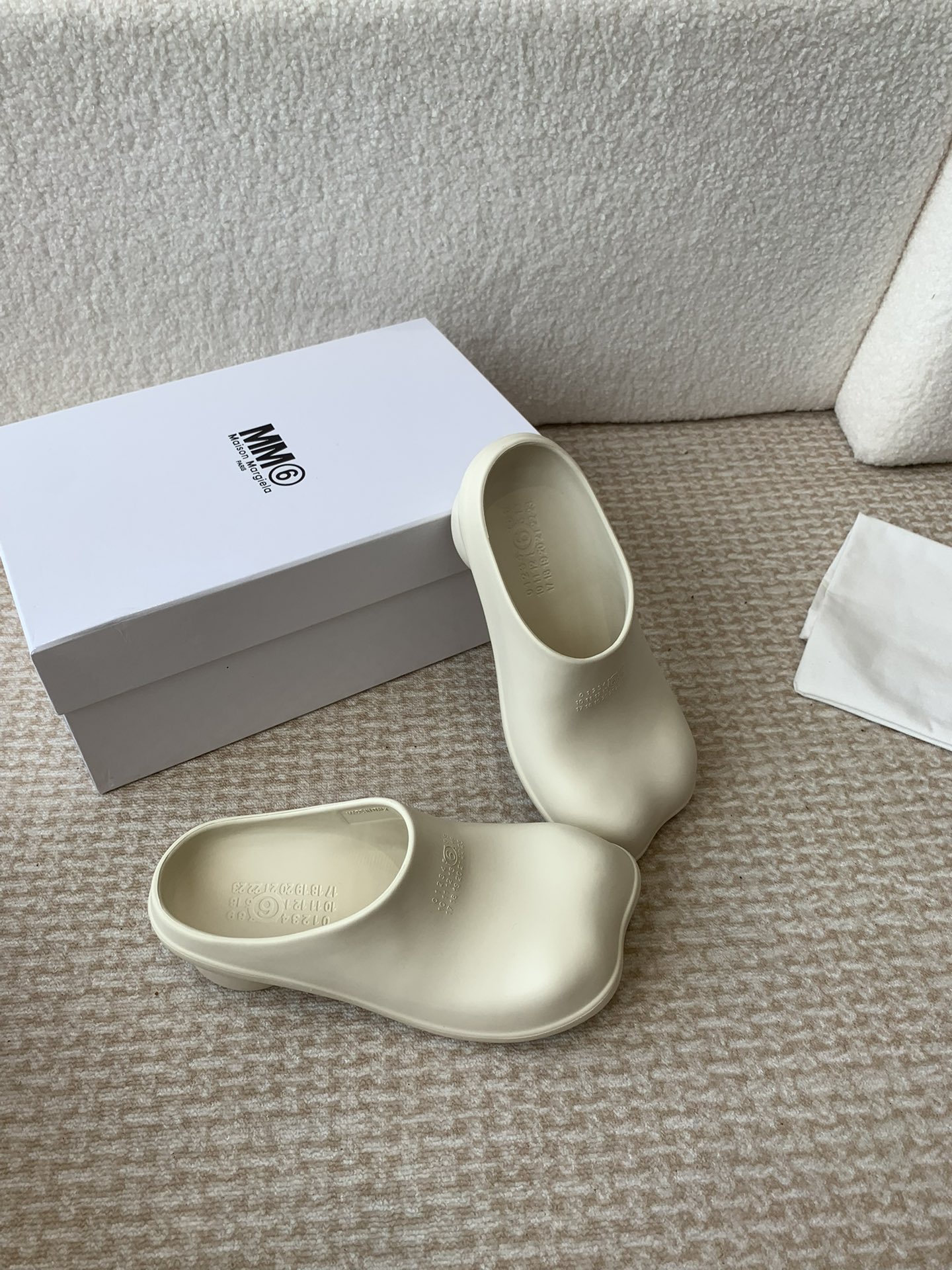 Maison Margiela MaisonMargiela 马吉拉 MM6 24ss 新款苹果头 云朵拖鞋 最新小6子 拖鞋