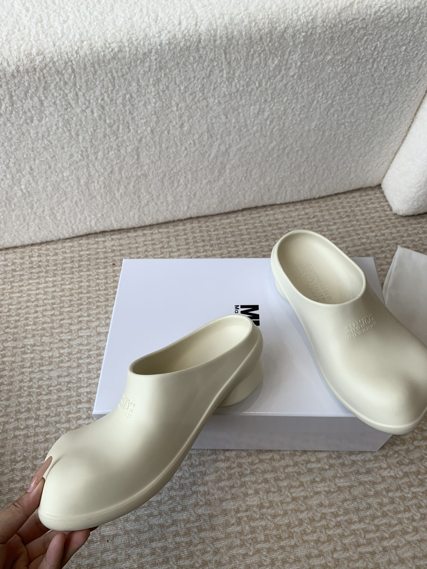 Maison Margiela MaisonMargiela 马吉拉 MM6 24ss 新款苹果头 云朵拖鞋 最新小6子 拖鞋