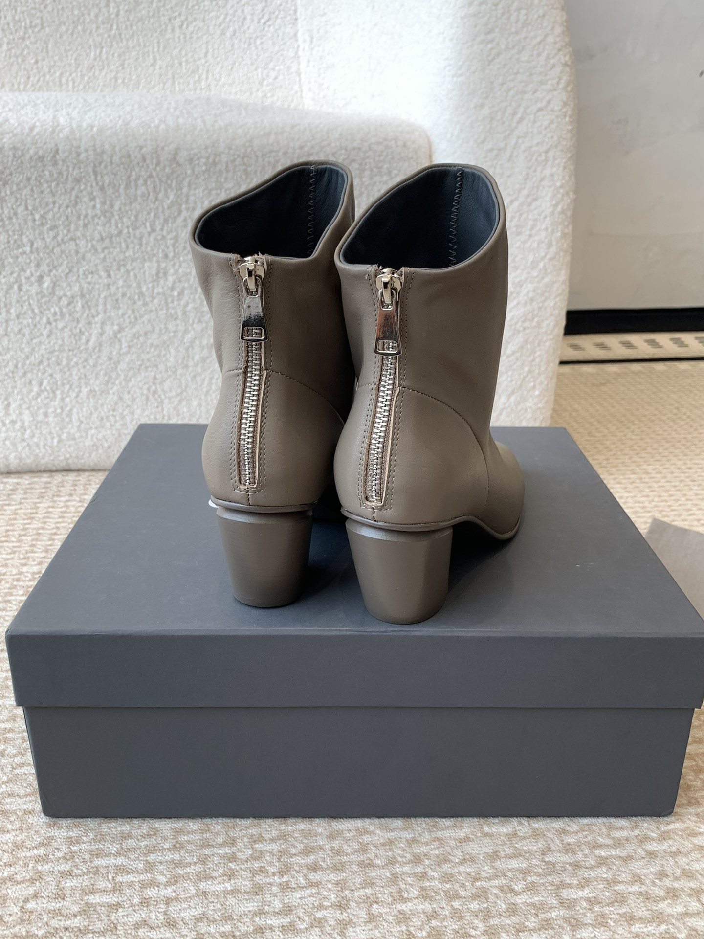 Officine Creative: Mastering Artisanal Italian Handcrafted Shoes with Unique Water Washing - 图片 2