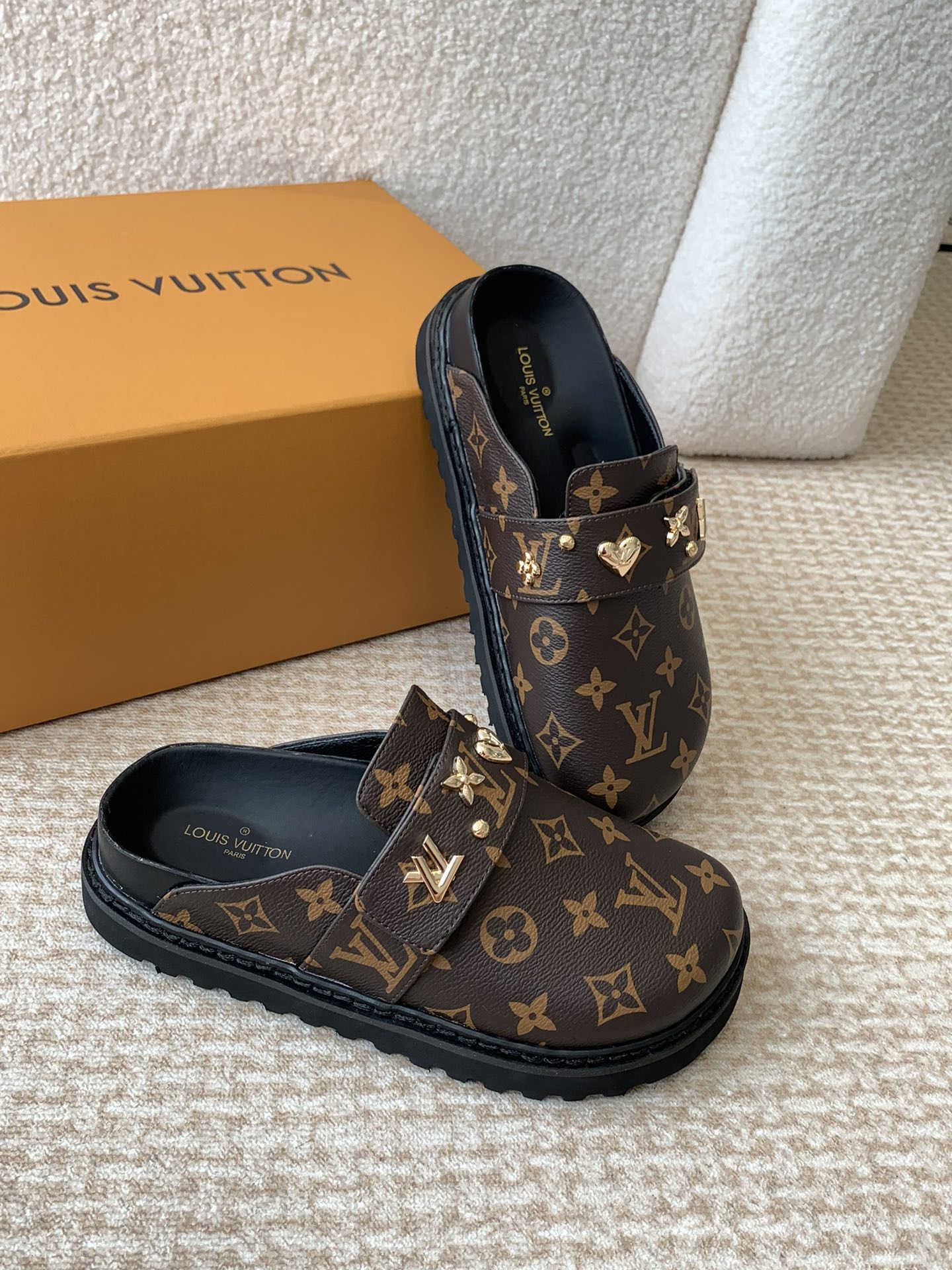Louis Vuitton Louis vuitton Lv 24ss秋冬 勃肯拖鞋 可可爱爱、脚感简直不要太好
