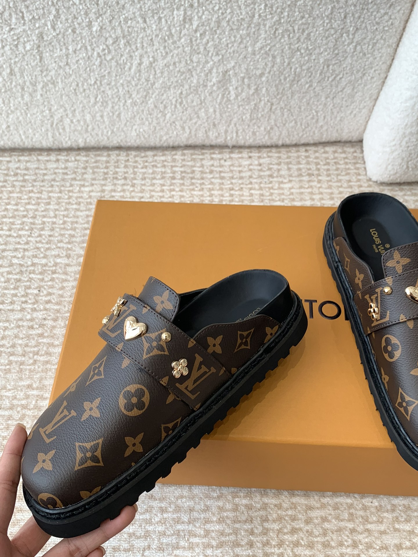 Louis Vuitton Louis vuitton Lv 24ss秋冬 勃肯拖鞋 可可爱爱、脚感简直不要太好