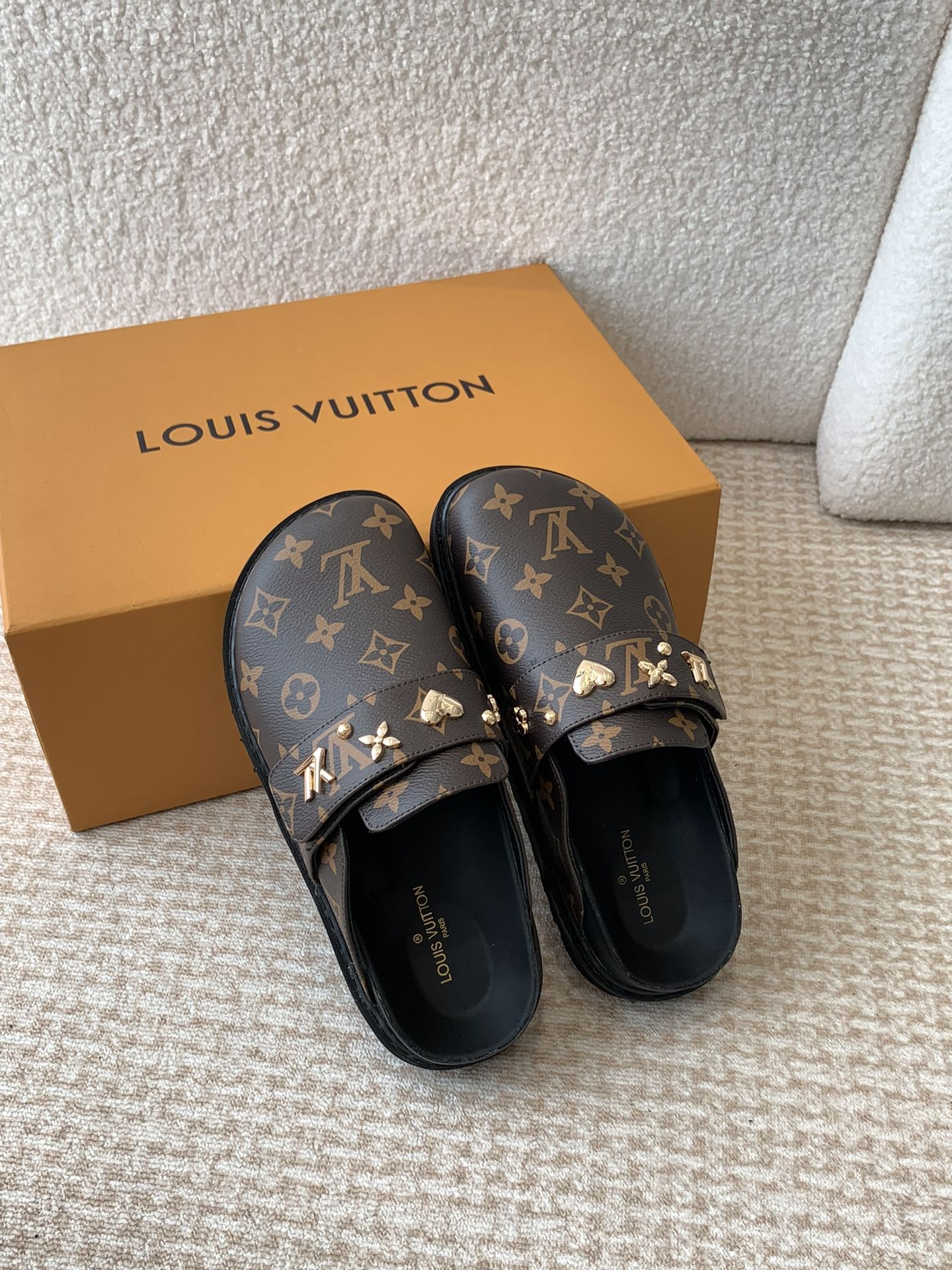 Louis Vuitton Louis vuitton Lv 24ss秋冬 勃肯拖鞋 可可爱爱、脚感简直不要太好