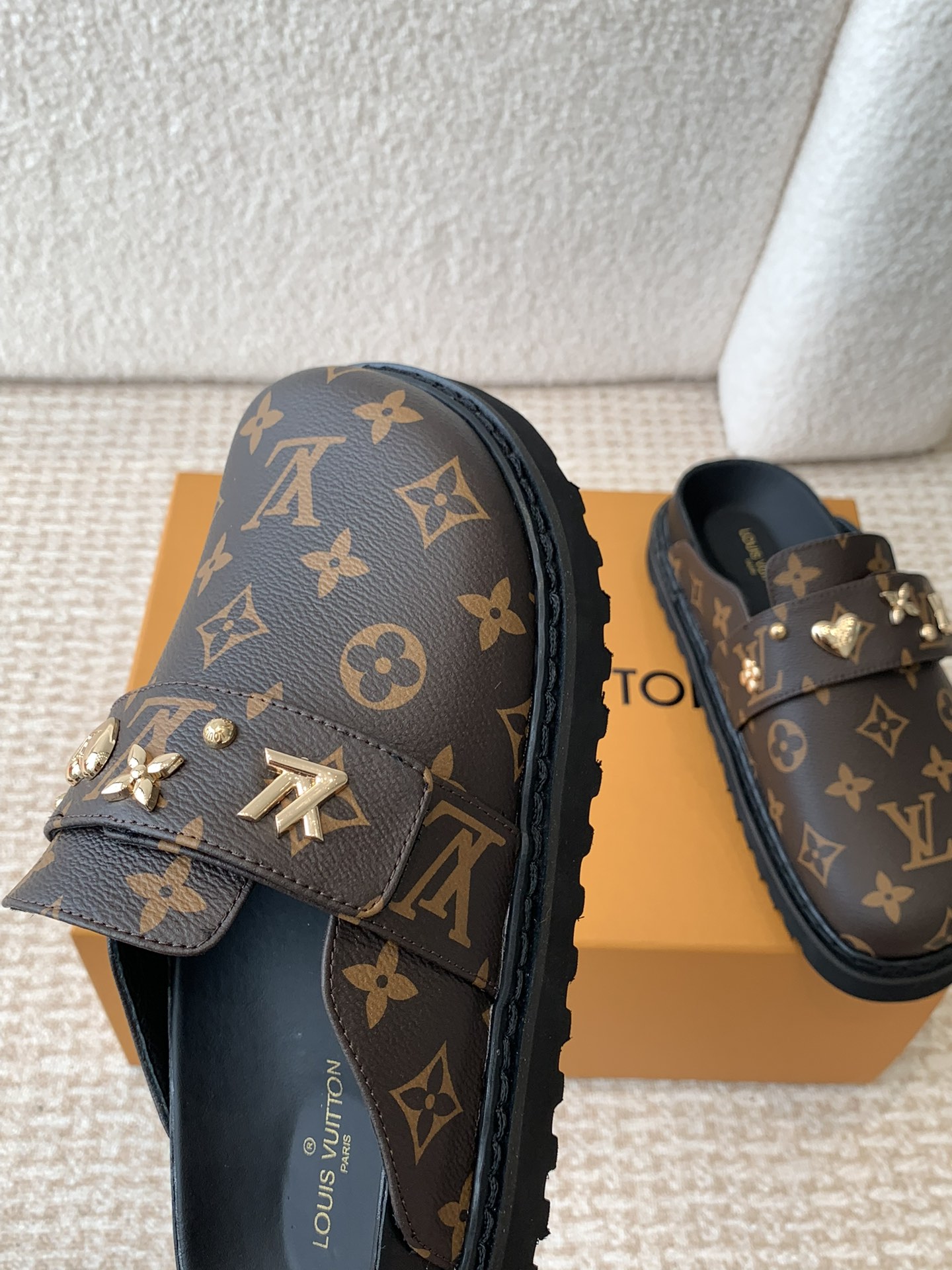 Louis Vuitton Louis vuitton Lv 24ss秋冬 勃肯拖鞋 可可爱爱、脚感简直不要太好