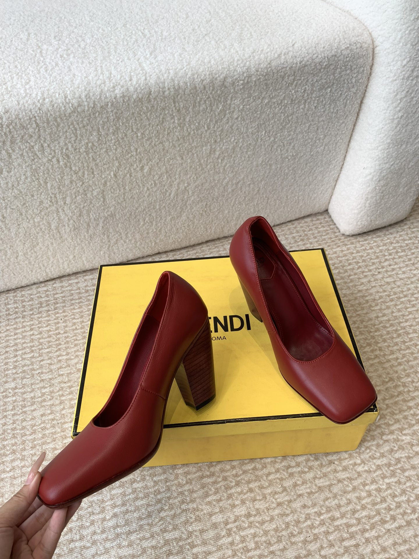 Fendi 24ss Double FF Square Head Heel Single Shoe Collection Highlights - 图片 1