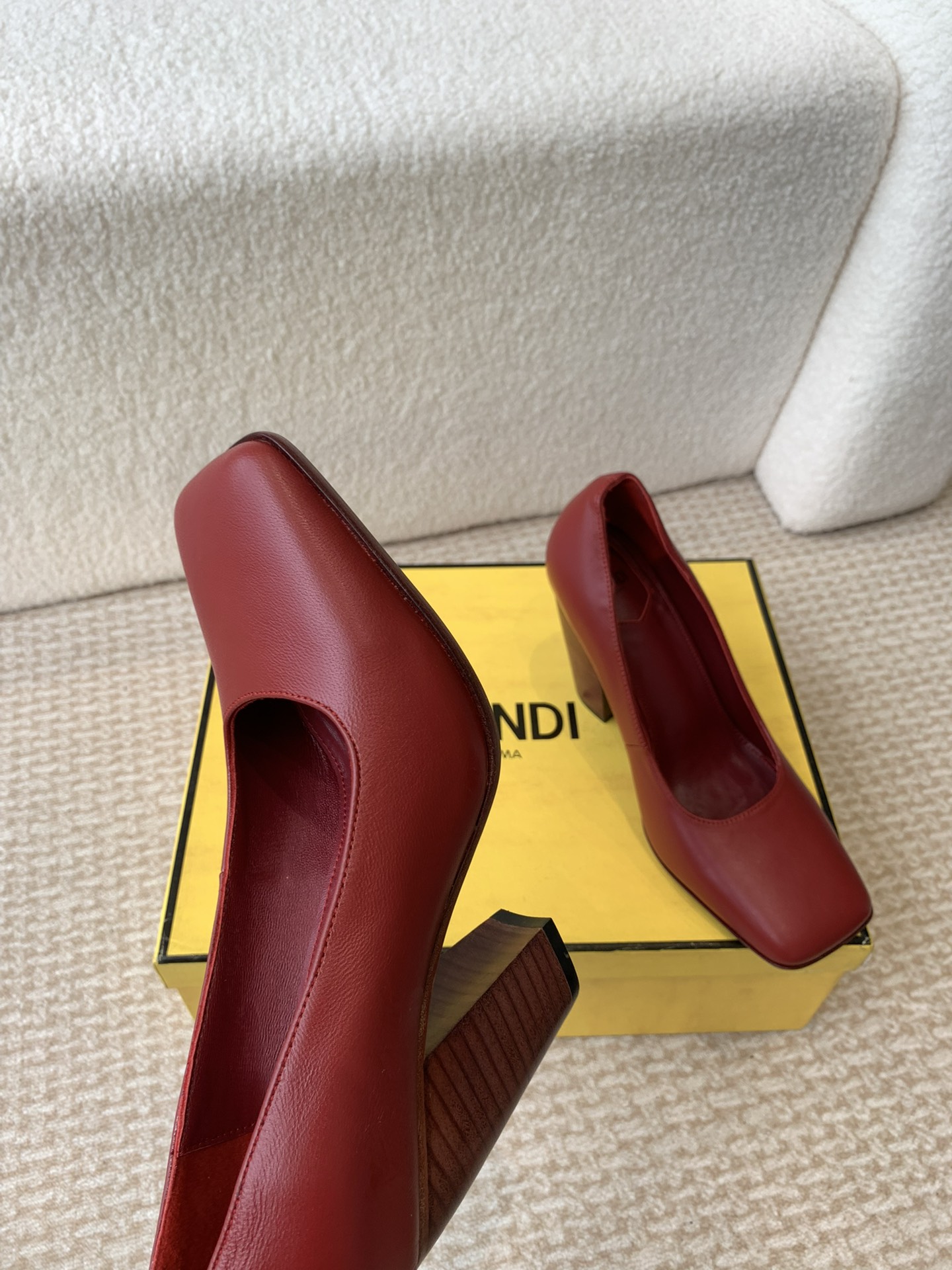 Fendi 24ss Double FF Square Head Heel Single Shoe Collection Highlights - 图片 4