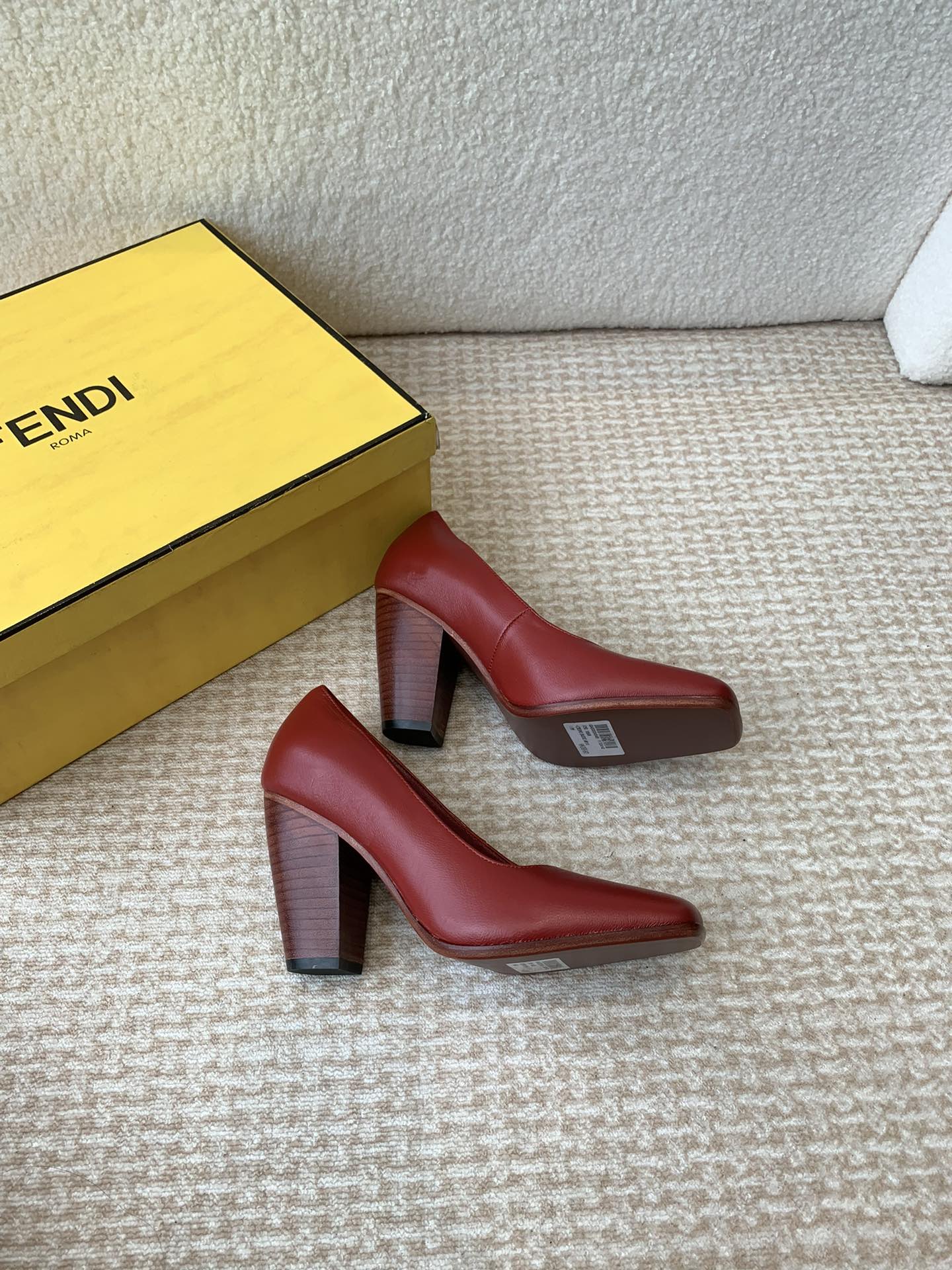 Fendi 24ss Double FF Square Head Heel Single Shoe Collection Highlights - 图片 3