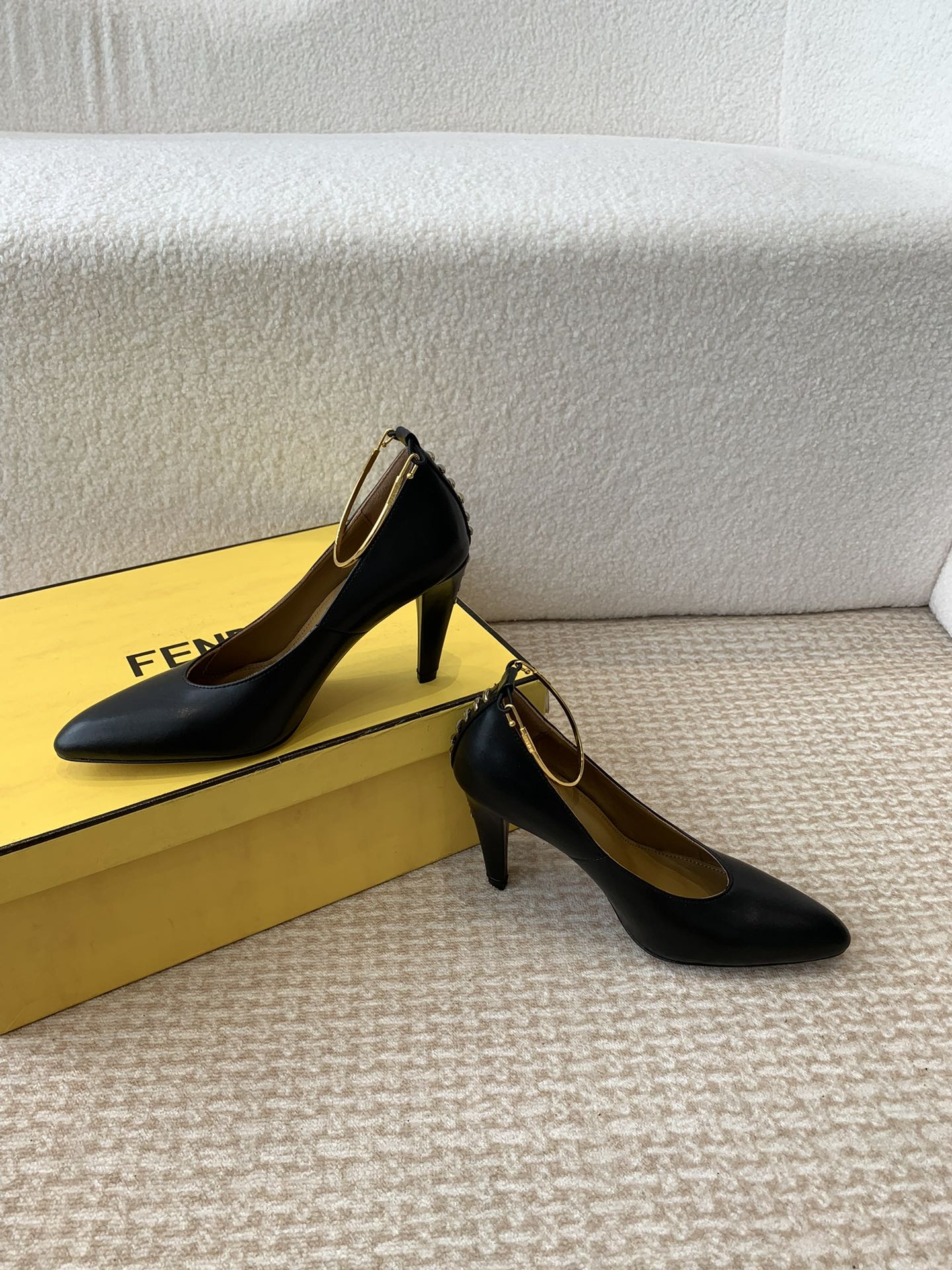 Fendi 24ss Double FF Cone Heel Shoe with Metal Accents and Sheepskin Lining - 图片 1