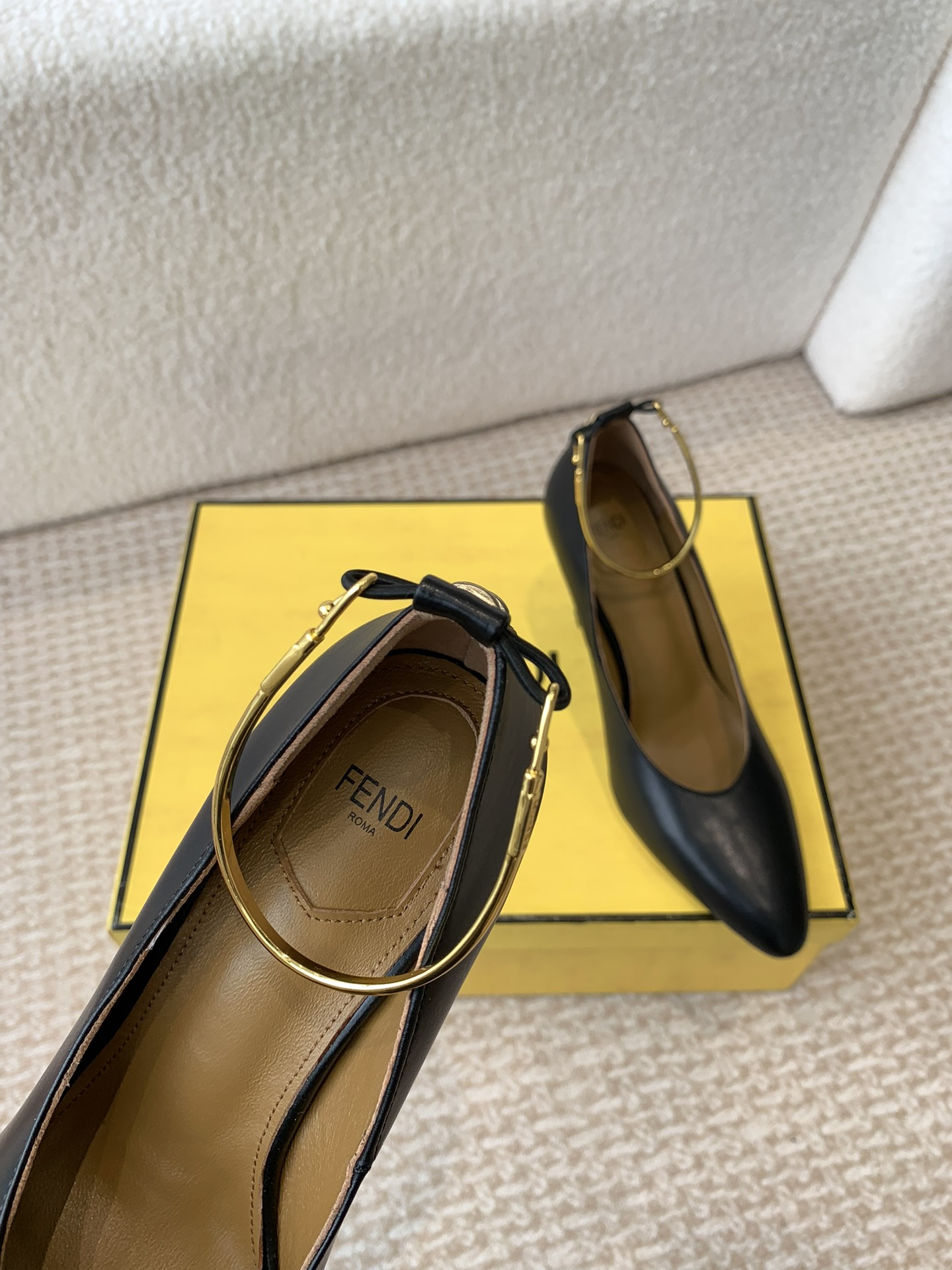 Fendi 24ss Double FF Cone Heel Shoe with Metal Accents and Sheepskin Lining - 图片 7