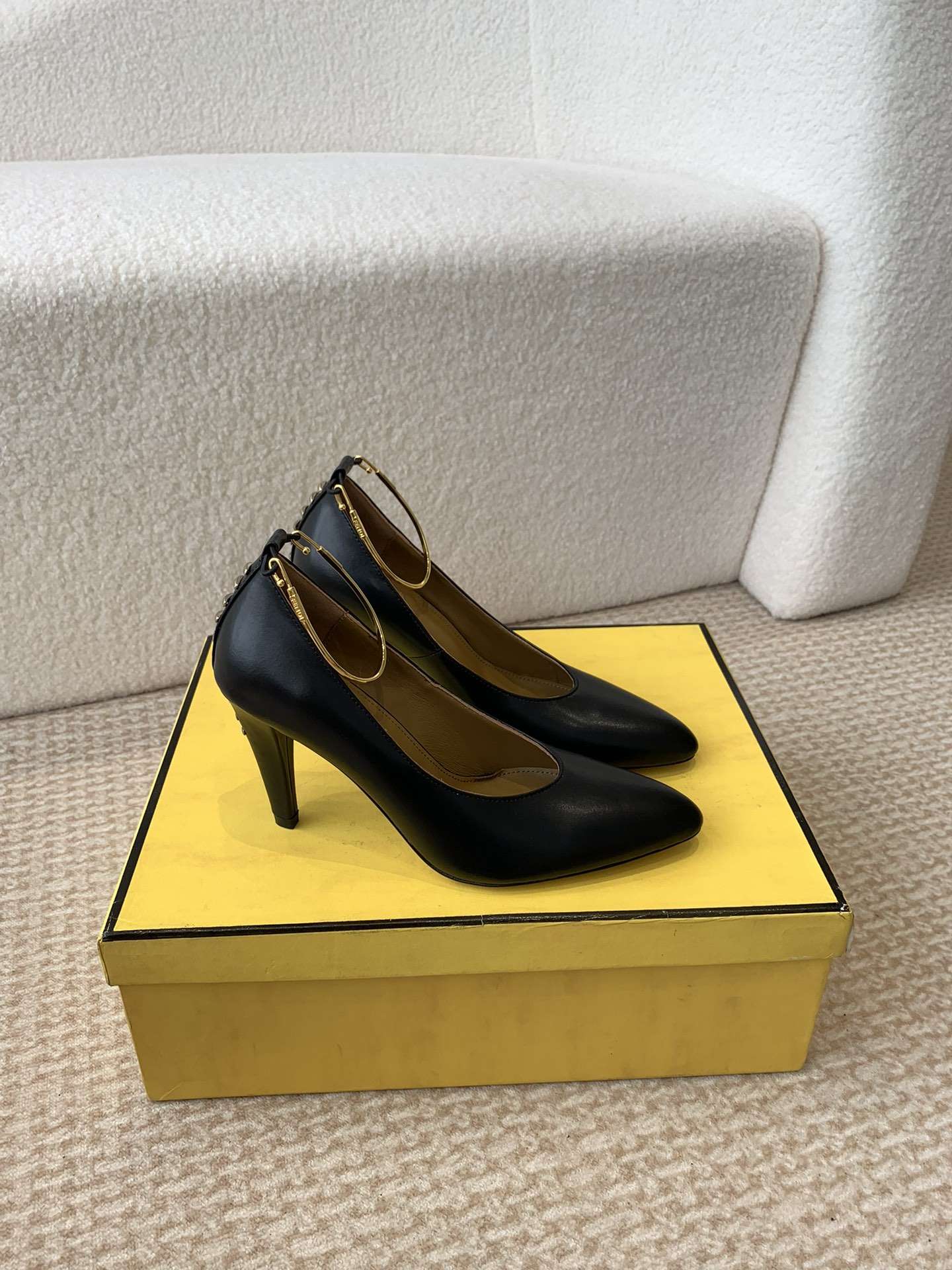 Fendi 24ss Double FF Cone Heel Shoe with Metal Accents and Sheepskin Lining - 图片 4