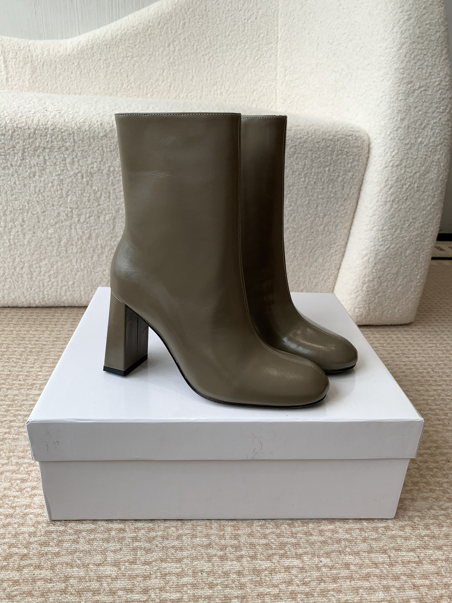 Miu Miu Classic Luxury Leather Shoe Loafer Ref.1668FE00 3