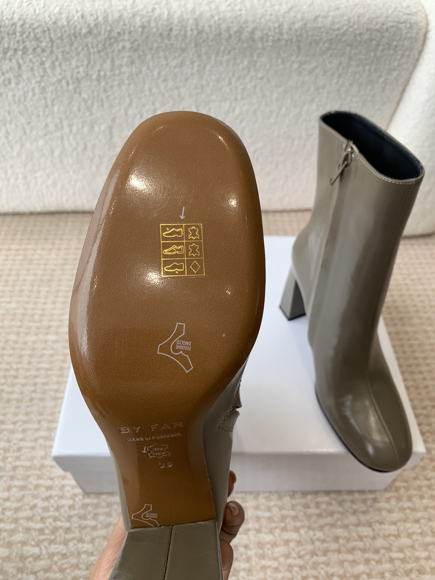 Miu Miu Classic Luxury Leather Shoe Loafer Ref.1668FE00 9