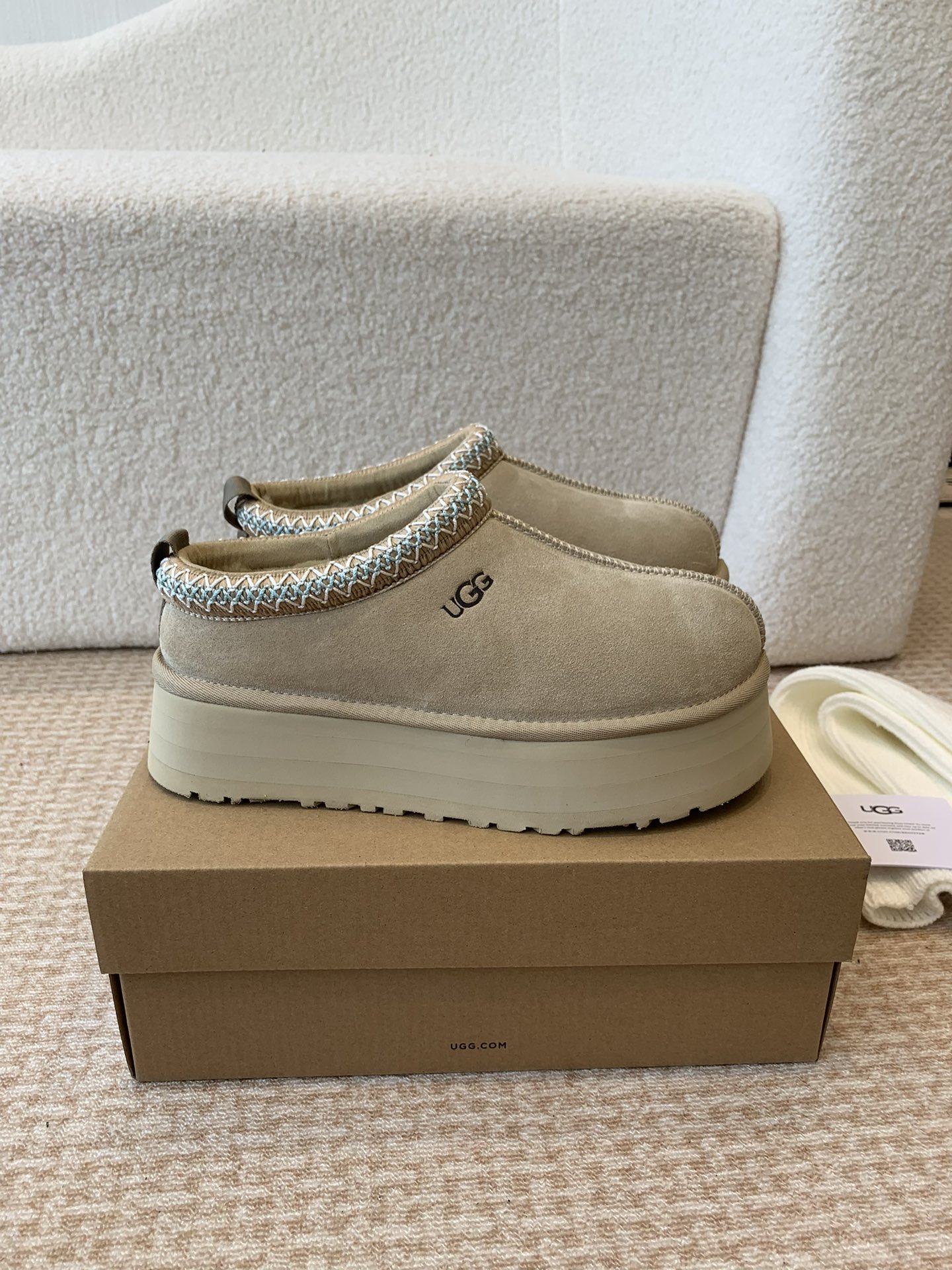 Alexander Wang 和知名设计师品牌Feng Chen Wang、TELFAR推出的联名潮款单品就连明星都要抢着穿呢