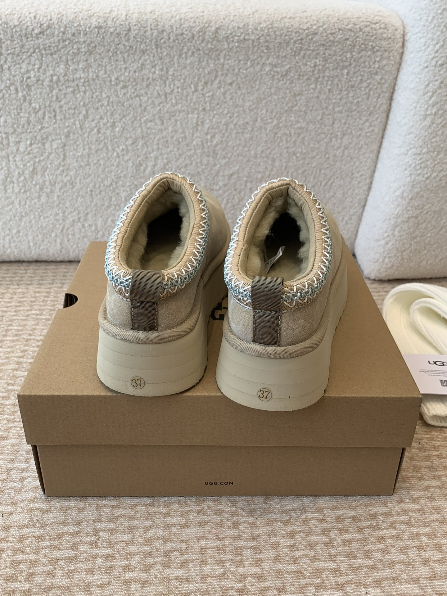 Alexander Wang 和知名设计师品牌Feng Chen Wang、TELFAR推出的联名潮款单品就连明星都要抢着穿呢
