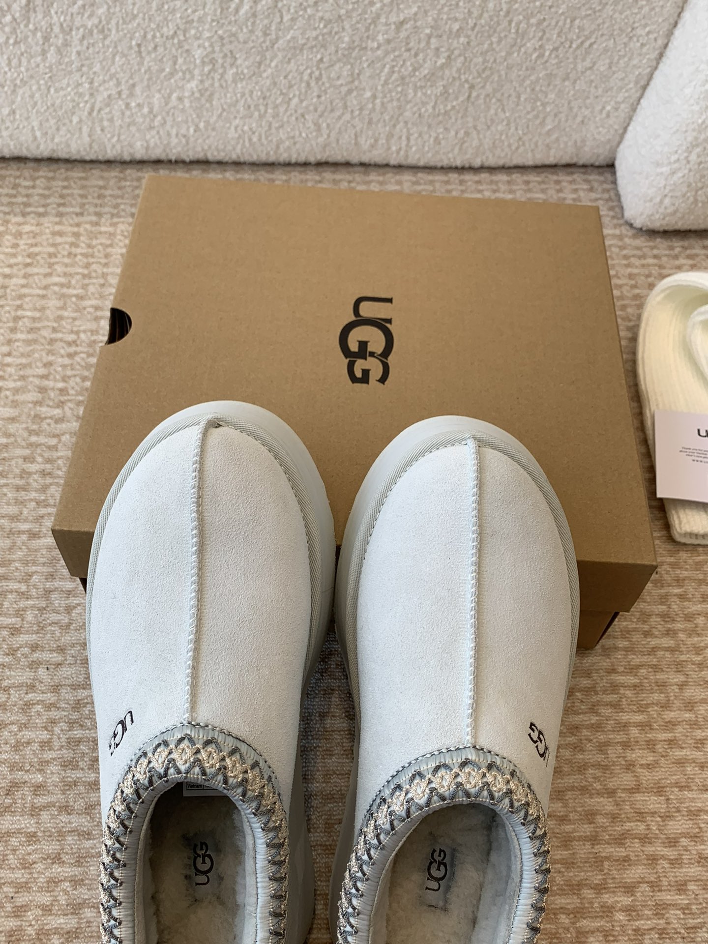 Alexander Wang 和知名设计师品牌Feng Chen Wang、TELFAR推出的联名潮款单品就连明星都要抢着穿呢