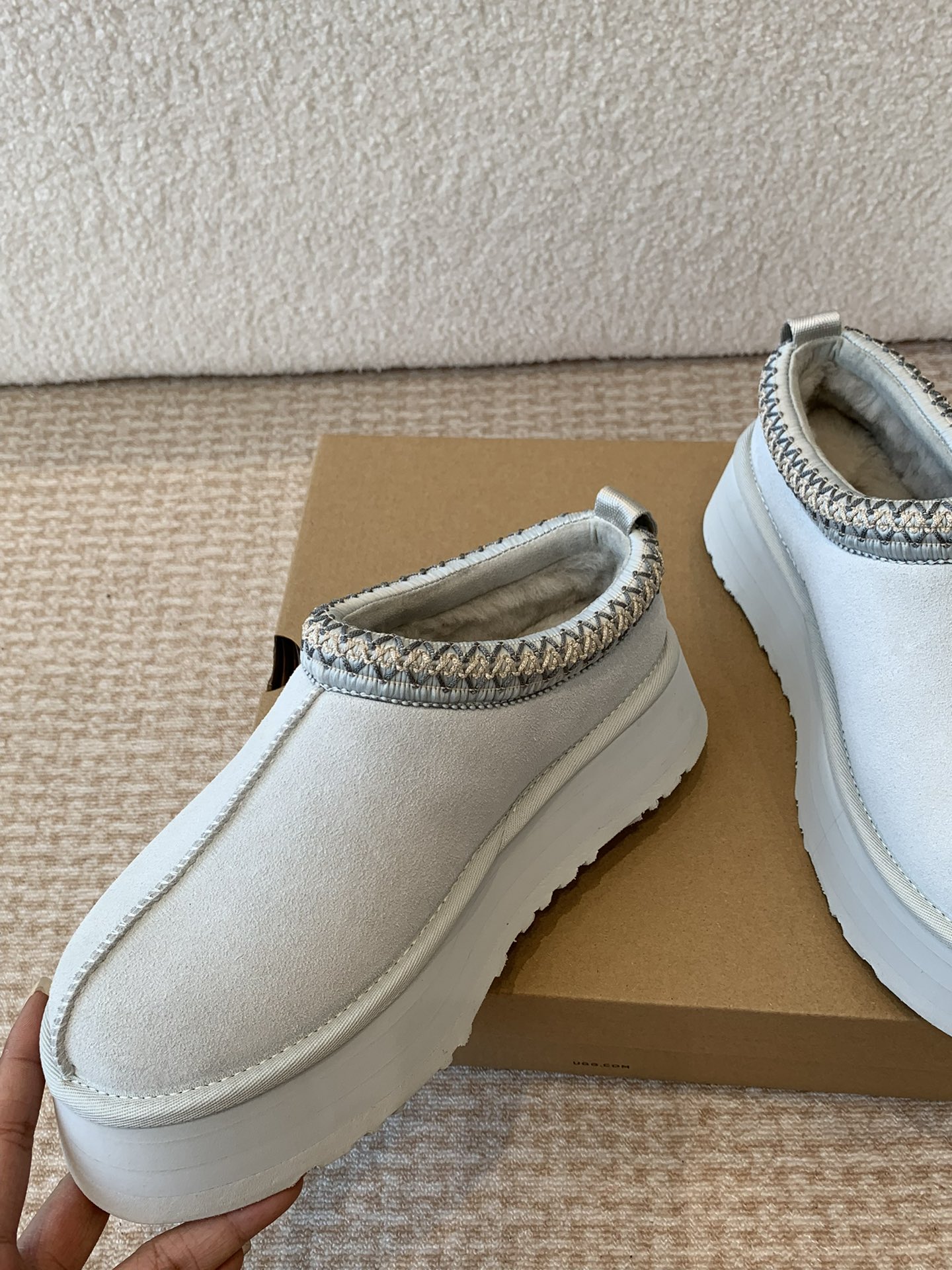 Alexander Wang 和知名设计师品牌Feng Chen Wang、TELFAR推出的联名潮款单品就连明星都要抢着穿呢