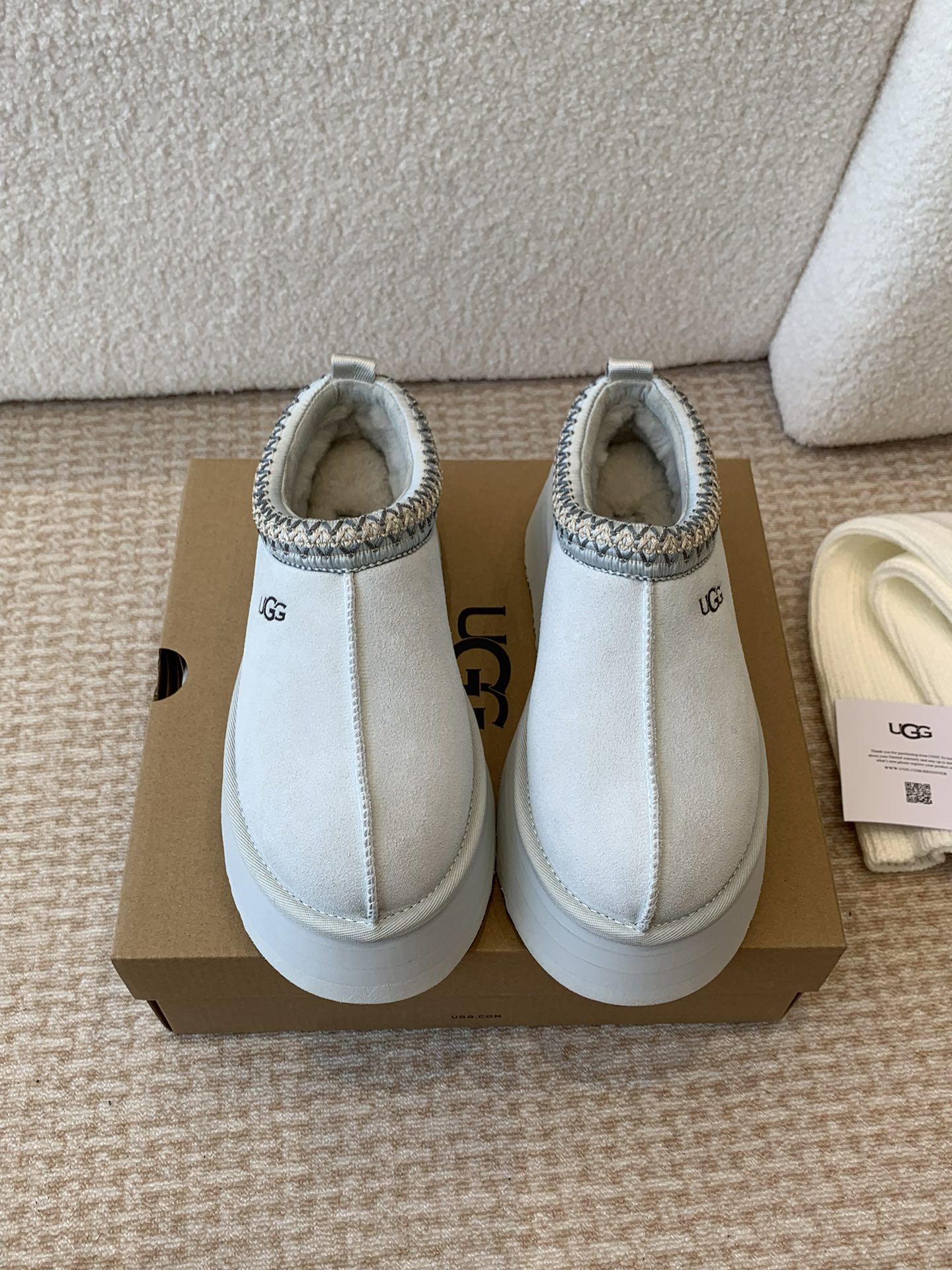 Alexander Wang 和知名设计师品牌Feng Chen Wang、TELFAR推出的联名潮款单品就连明星都要抢着穿呢