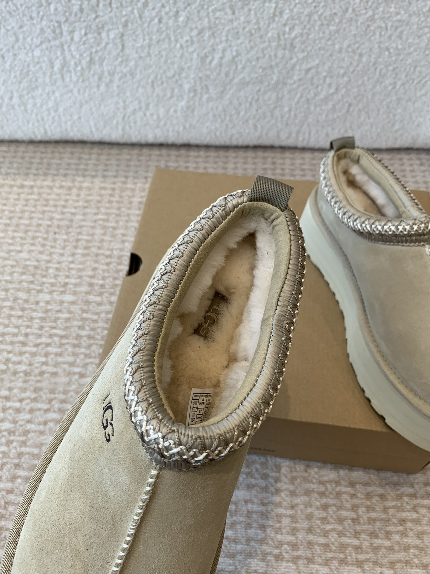 Alexander Wang 和知名设计师品牌Feng Chen Wang、TELFAR推出的联名潮款单品就连明星都要抢着穿呢