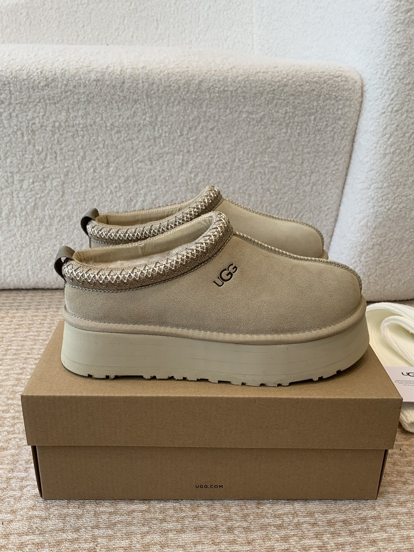Alexander Wang 和知名设计师品牌Feng Chen Wang、TELFAR推出的联名潮款单品就连明星都要抢着穿呢