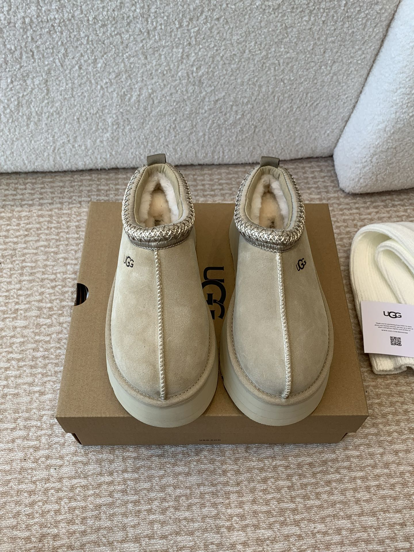 Alexander Wang 和知名设计师品牌Feng Chen Wang、TELFAR推出的联名潮款单品就连明星都要抢着穿呢