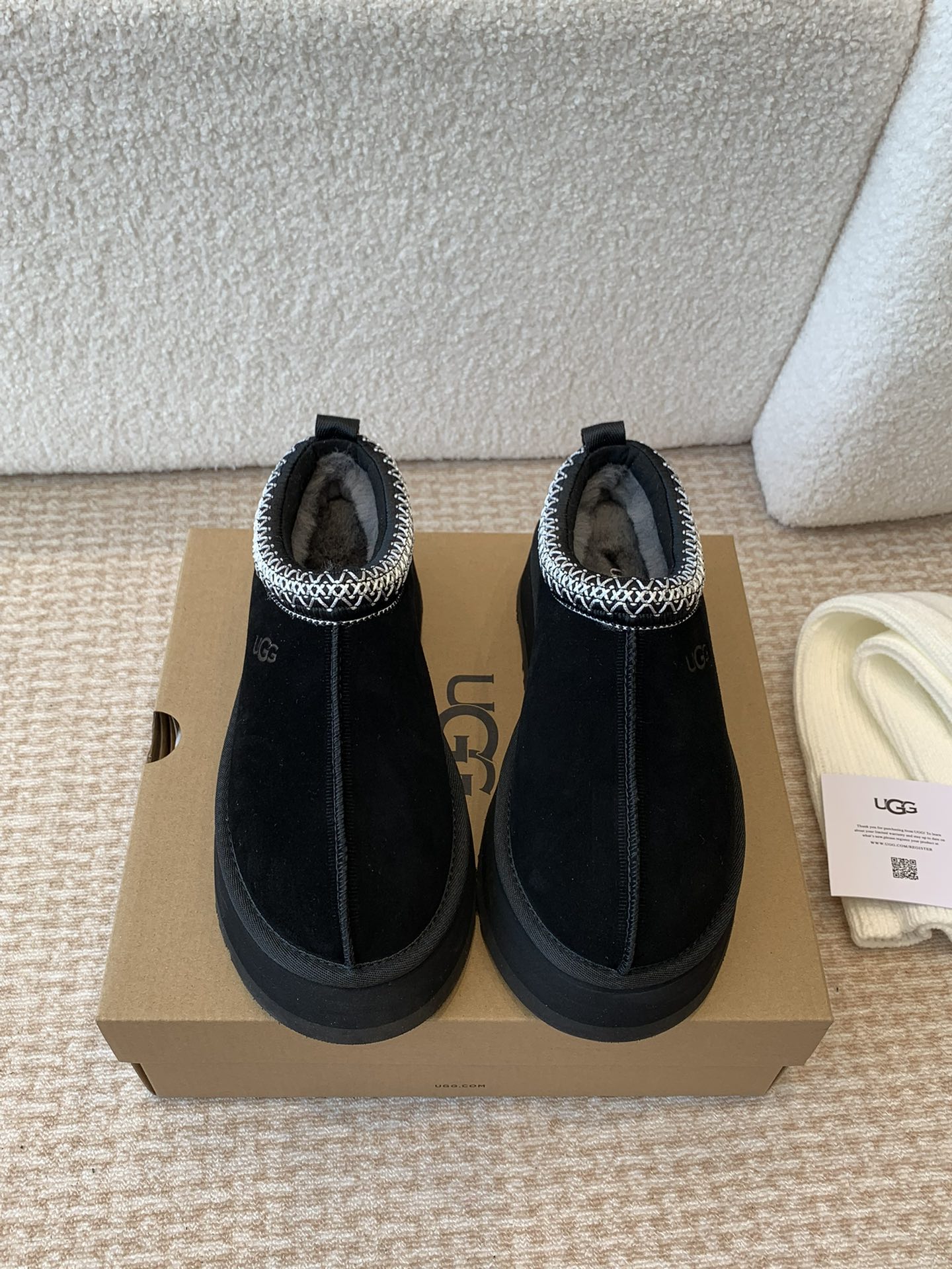 Alexander Wang 和知名设计师品牌Feng Chen Wang、TELFAR推出的联名潮款单品就连明星都要抢着穿呢