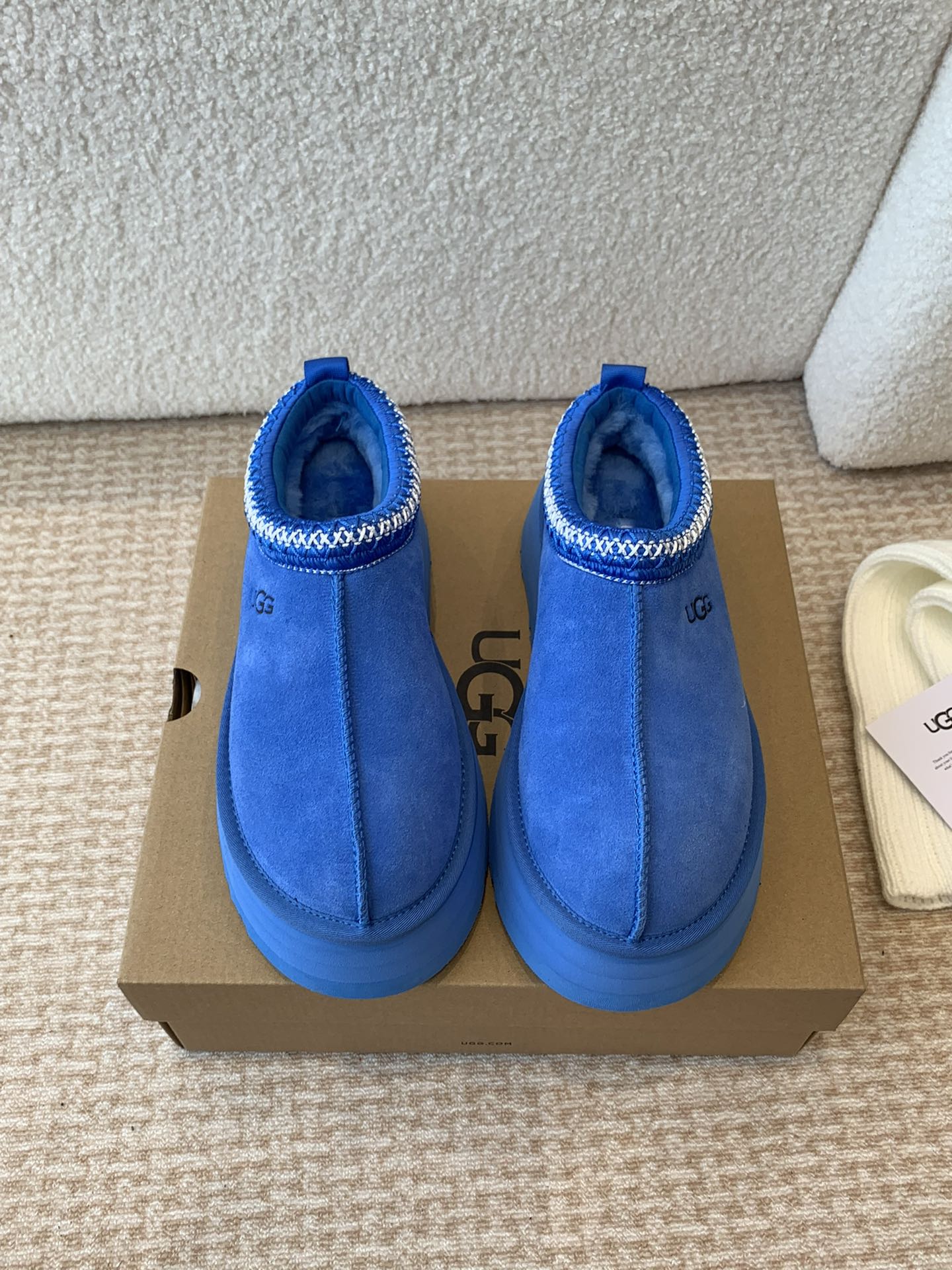 Alexander Wang 和知名设计师品牌Feng Chen Wang、TELFAR推出的联名潮款单品就连明星都要抢着穿呢