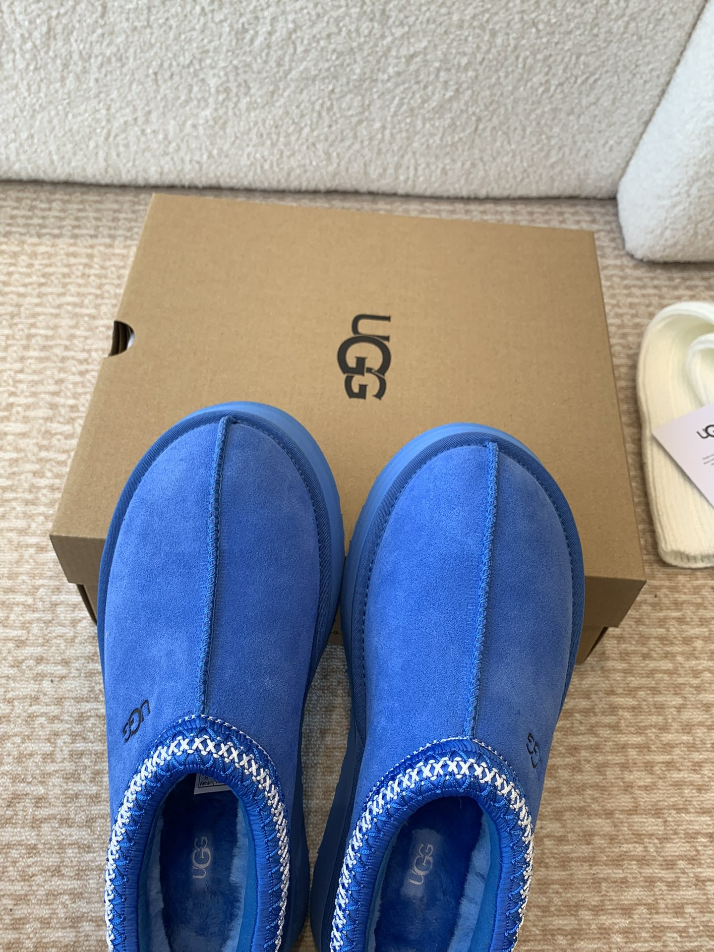 Alexander Wang 和知名设计师品牌Feng Chen Wang、TELFAR推出的联名潮款单品就连明星都要抢着穿呢