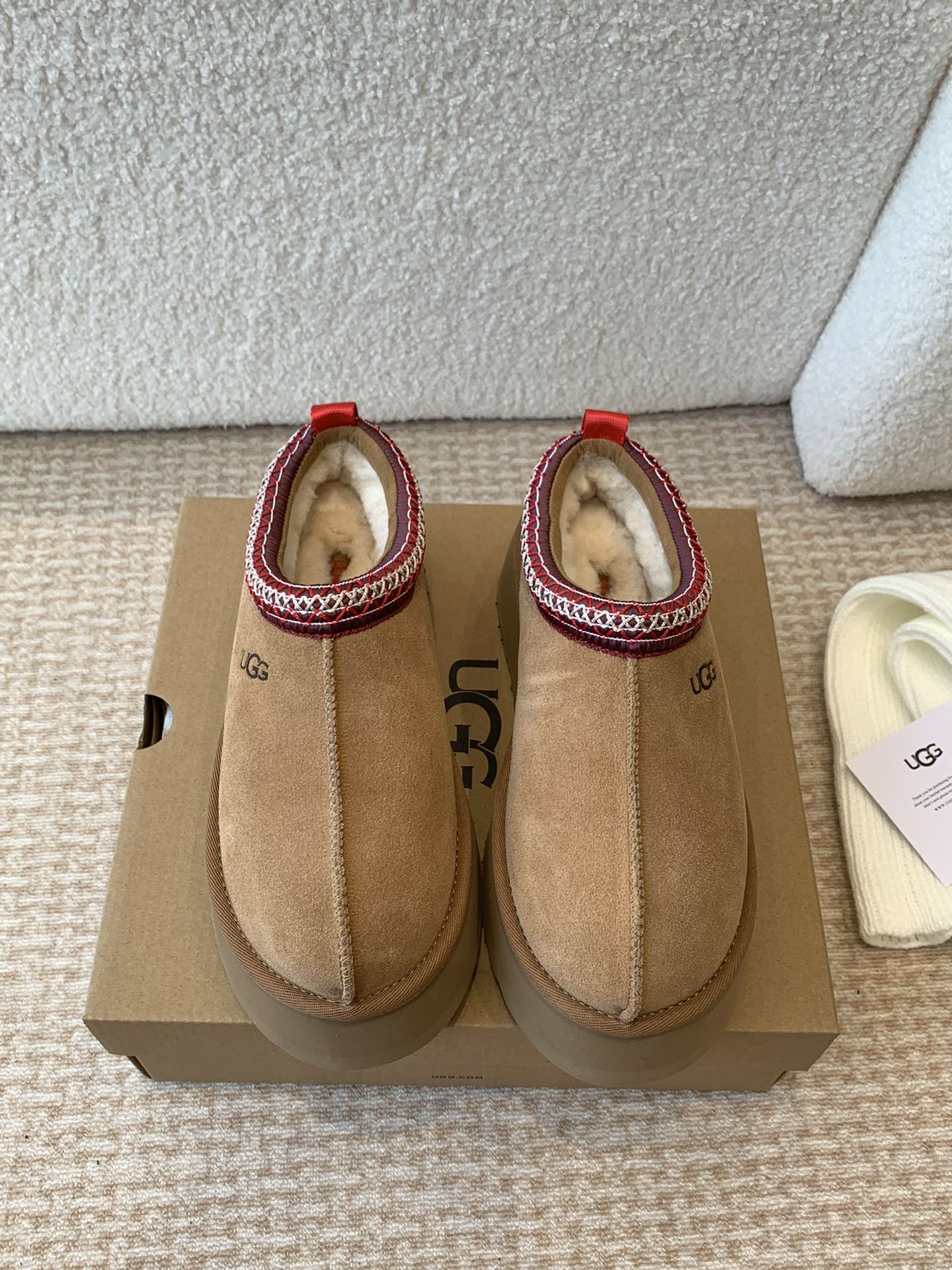 Alexander Wang 和知名设计师品牌Feng Chen Wang、TELFAR推出的联名潮款单品就连明星都要抢着穿呢