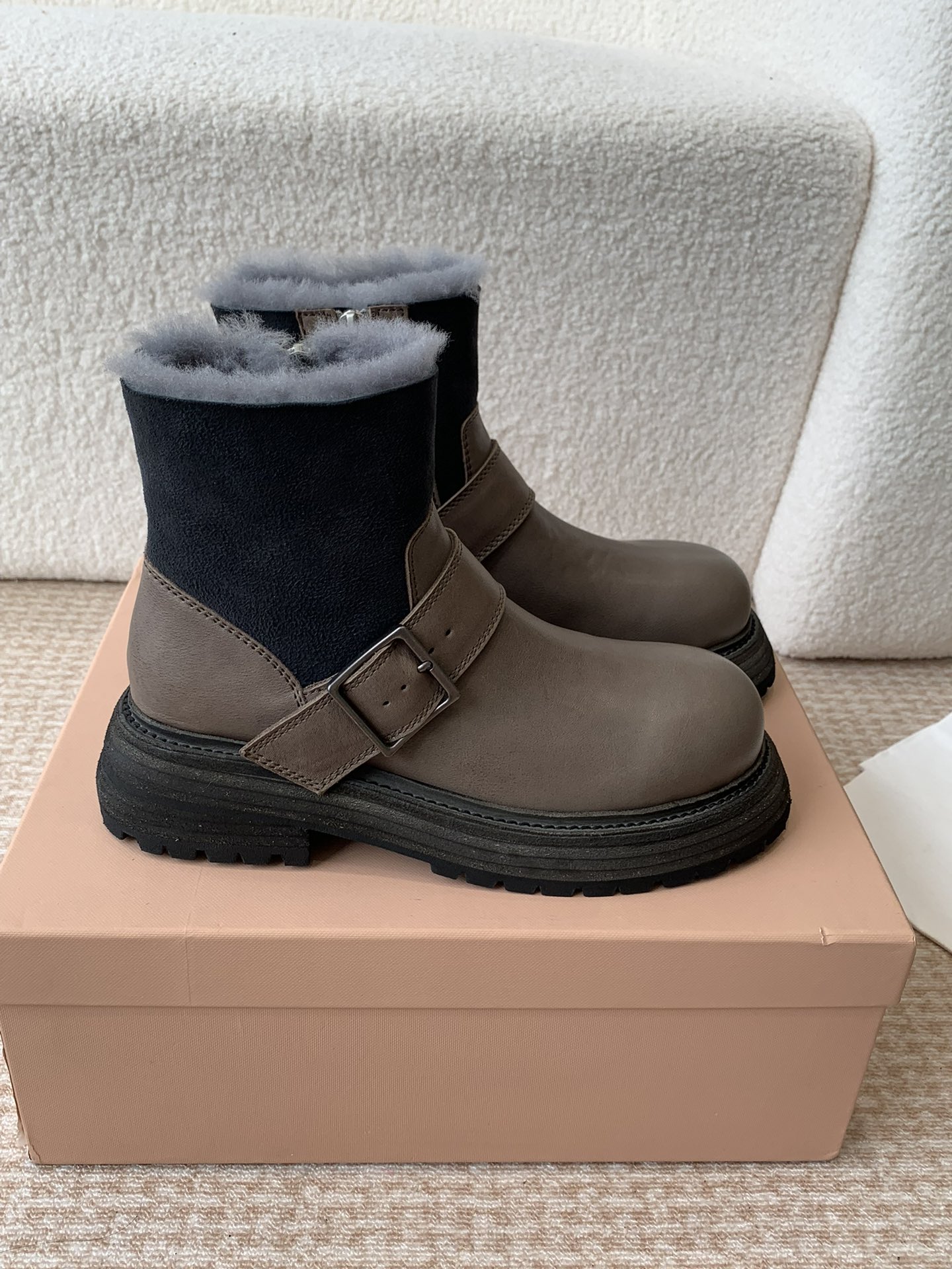 Luxurious Winter Boots: P1050AGL 24ss Collection with Premium Materials and Comfortable Design - 图片 5