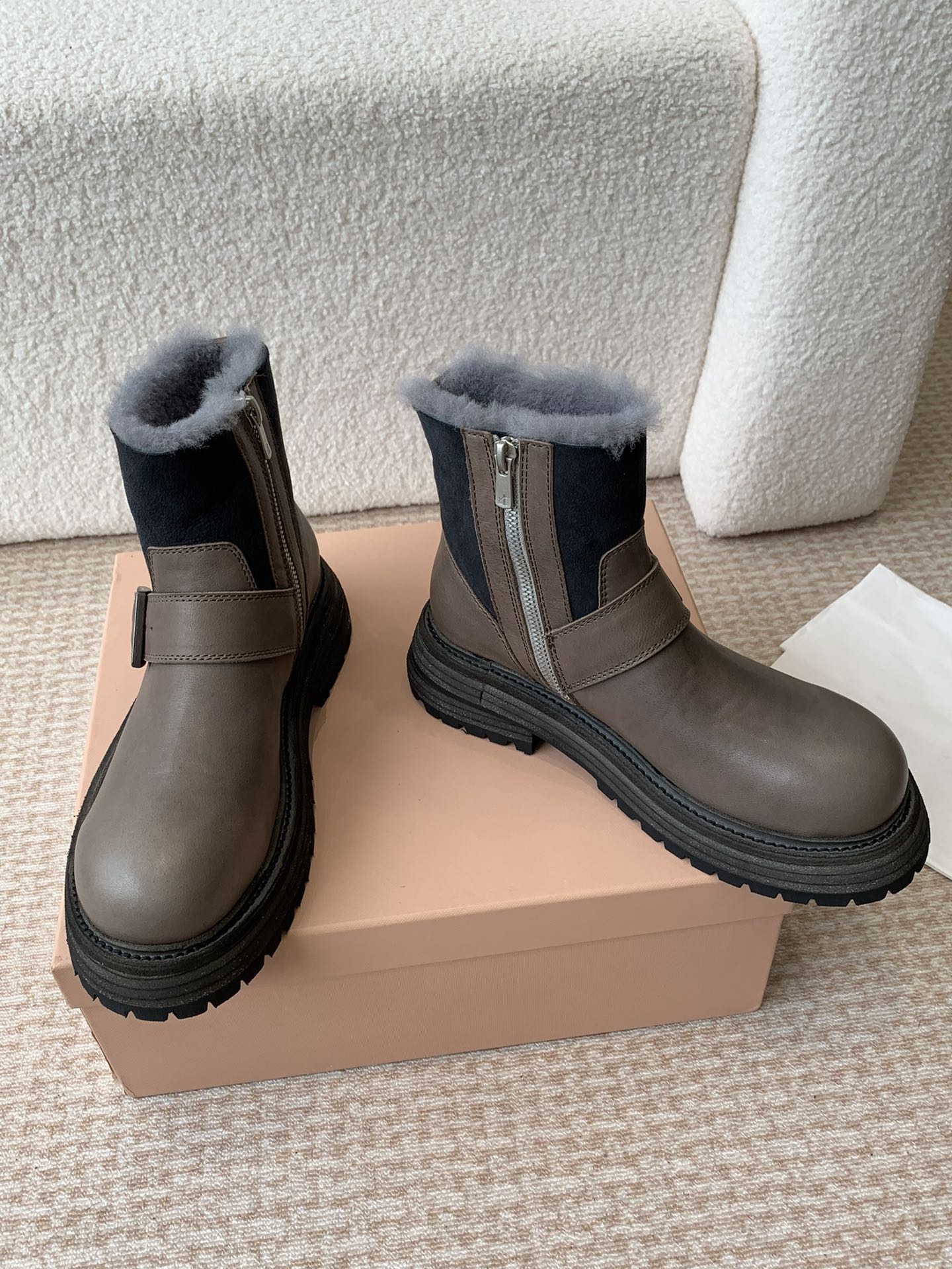 Luxurious Winter Boots: P1050AGL 24ss Collection with Premium Materials and Comfortable Design - 图片 6